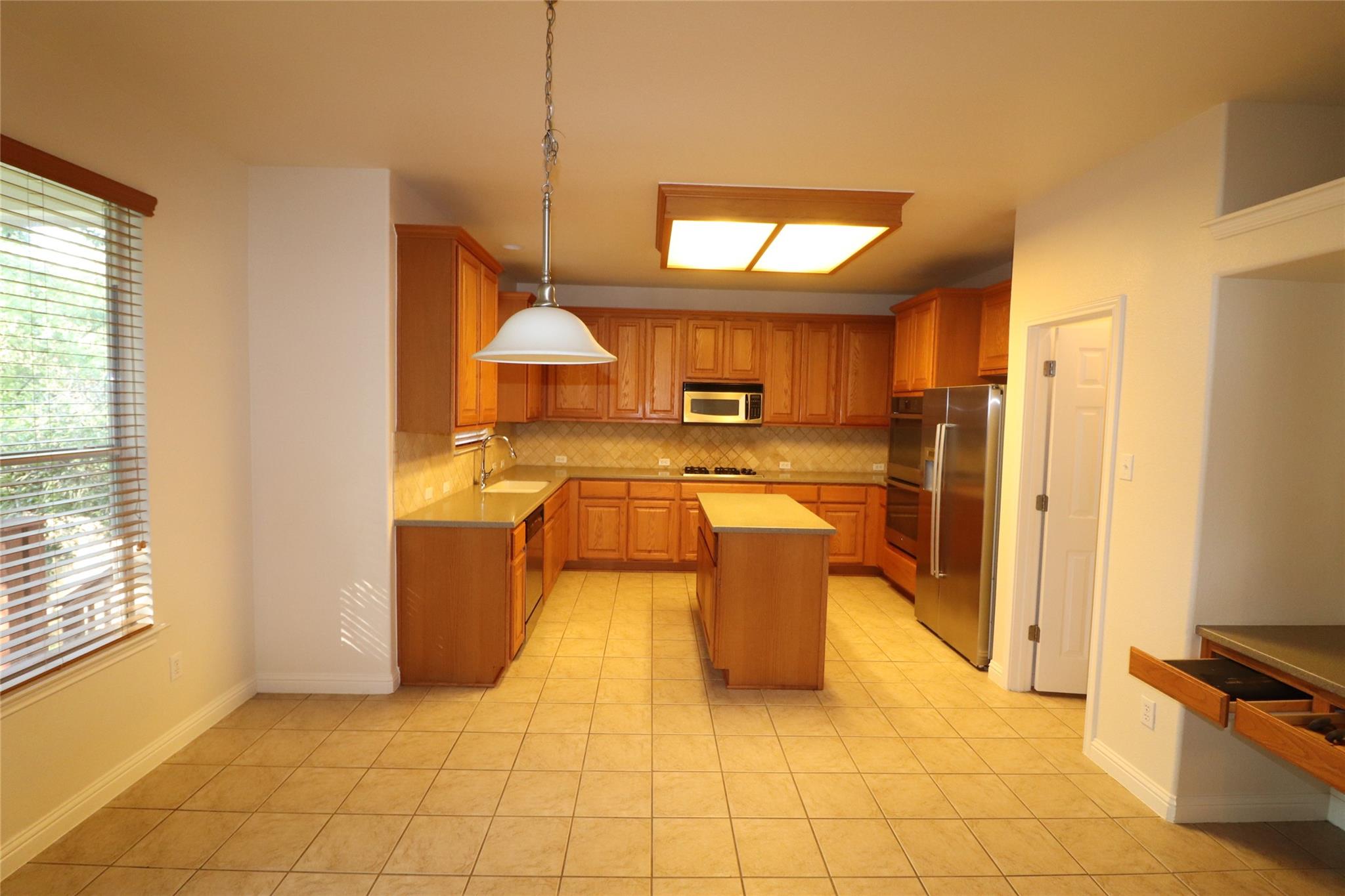 806 Zappa Dr, Cedar Park, TX 78613