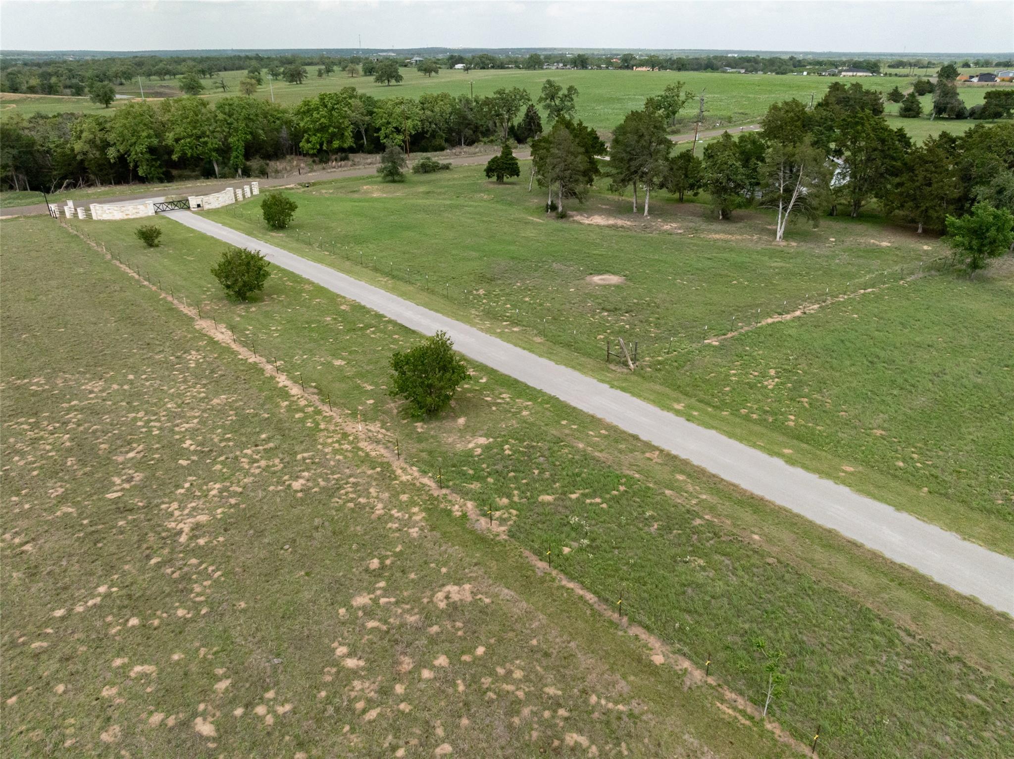 187 N Cedar Creek Dr, Cedar Creek, TX 78612