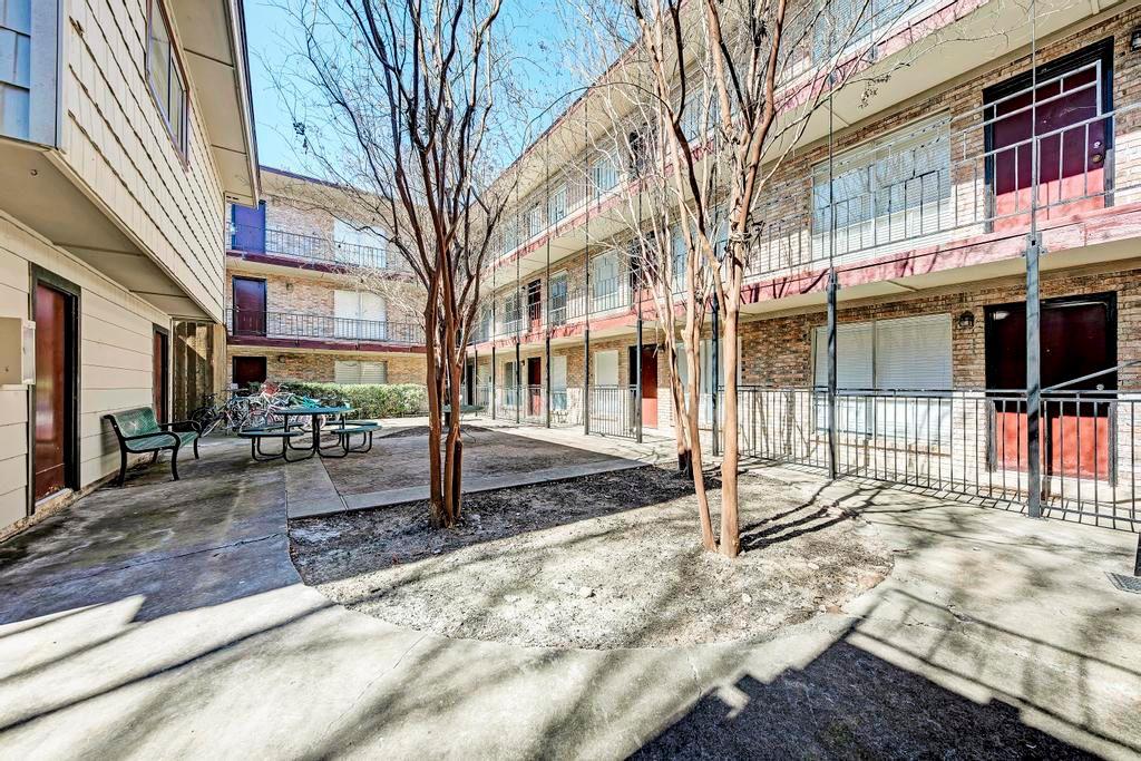 2207 Leon St # 104, Austin, TX 78705