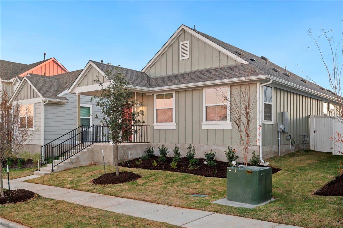 107 Tillage Rd, Elgin, TX 78621