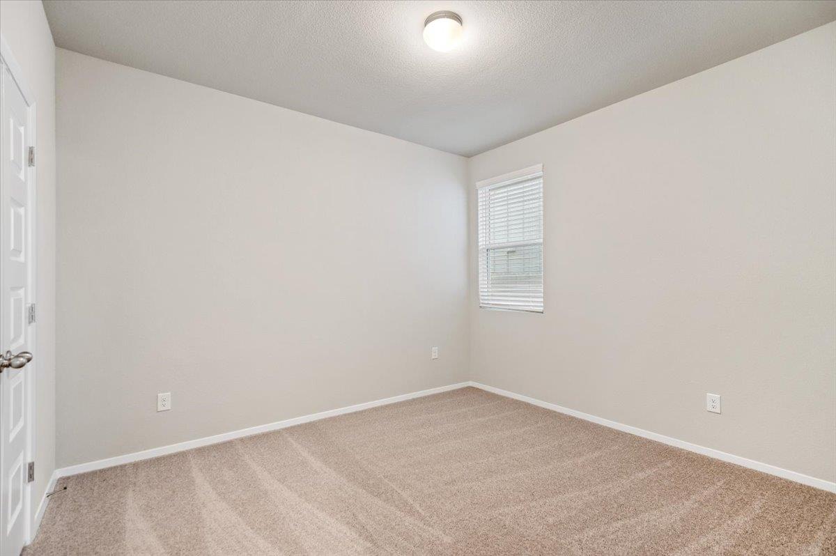 107 Tillage Rd, Elgin, TX 78621