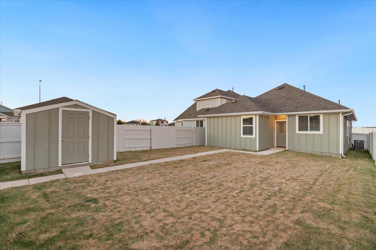 107 Tillage Rd, Elgin, TX 78621