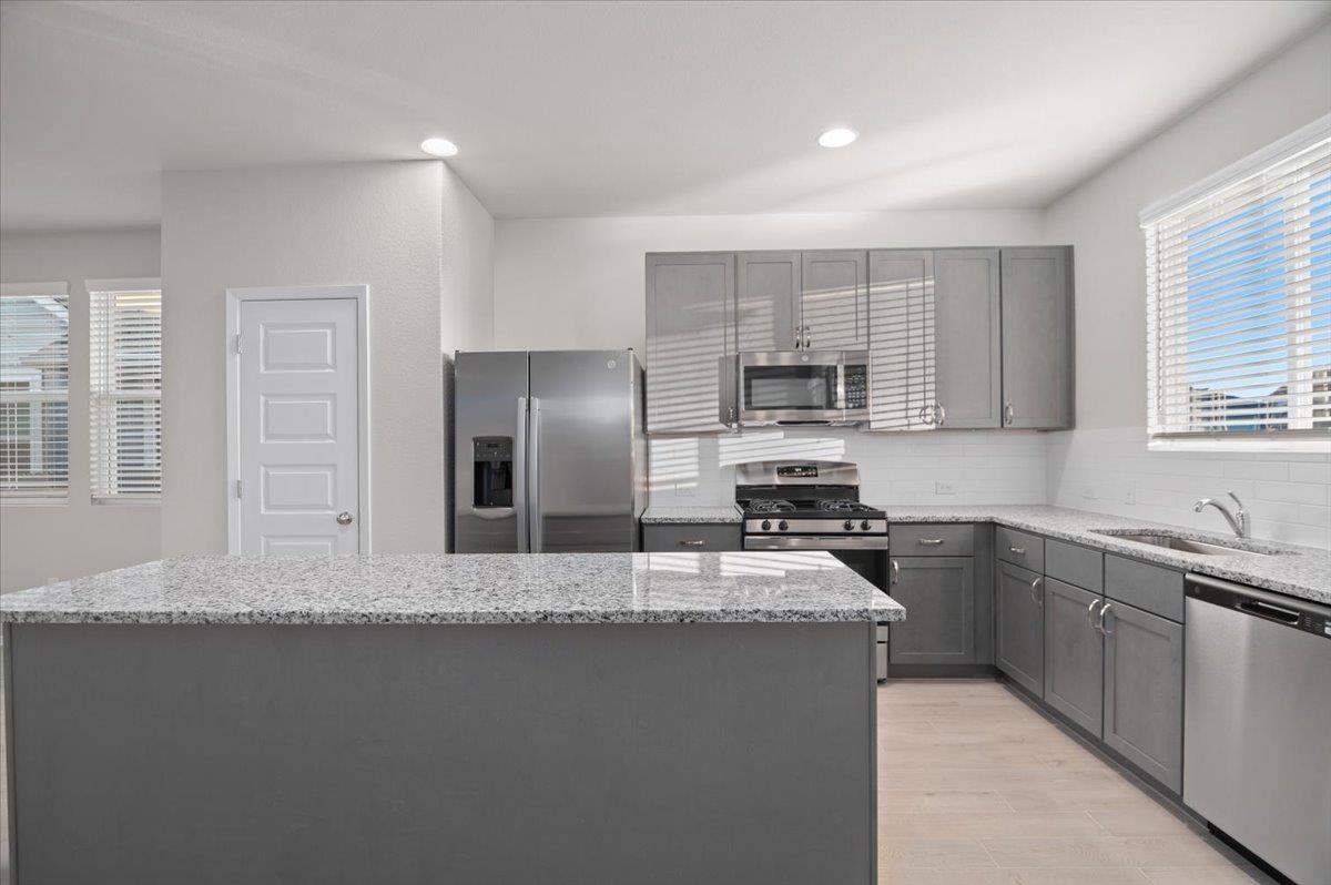 107 Tillage Rd, Elgin, TX 78621