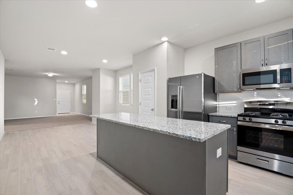 107 Tillage Rd, Elgin, TX 78621
