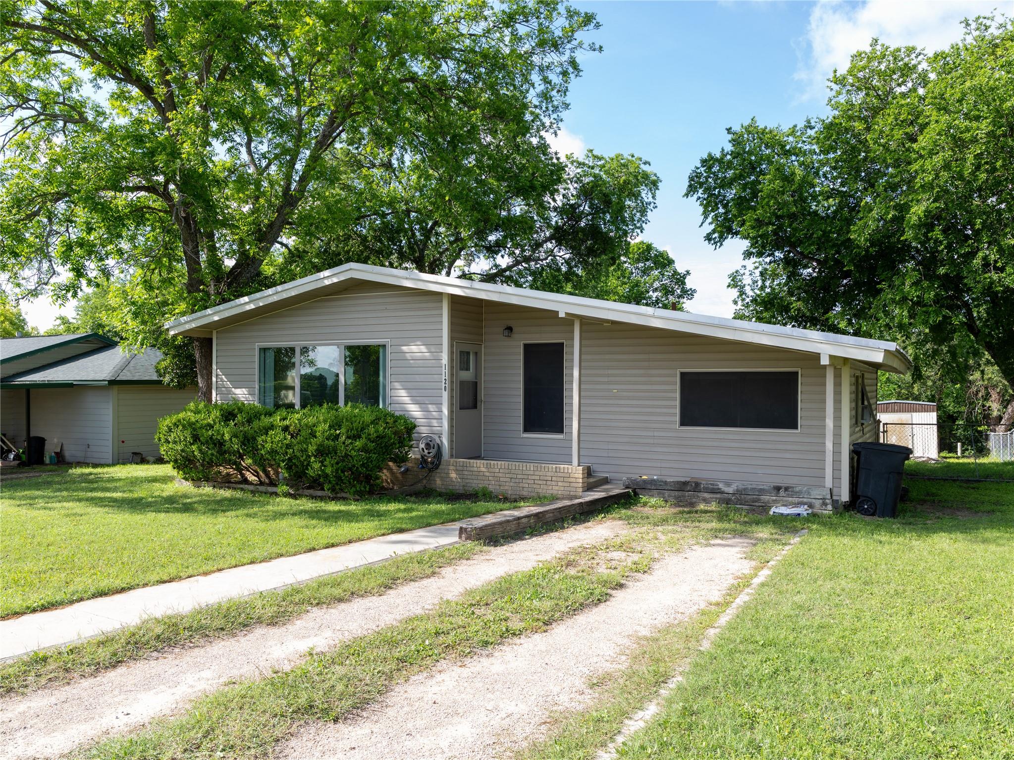 1120 Nix Rd, Lampasas, TX 76550