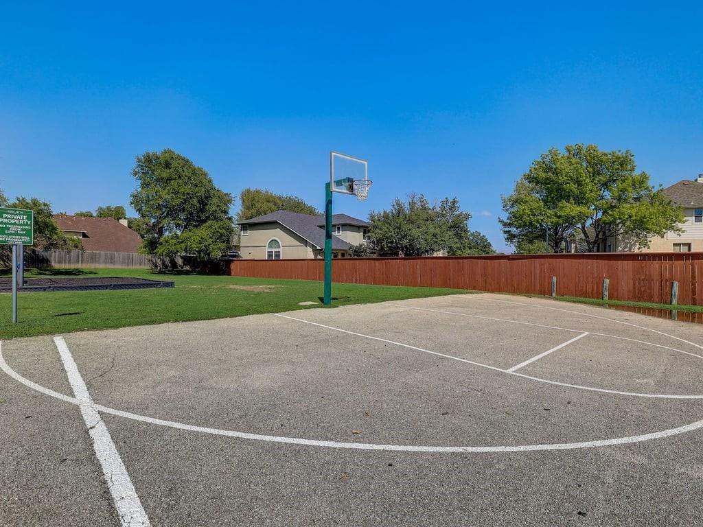 1814 Rosenborough Ln N, Round Rock, TX 78665