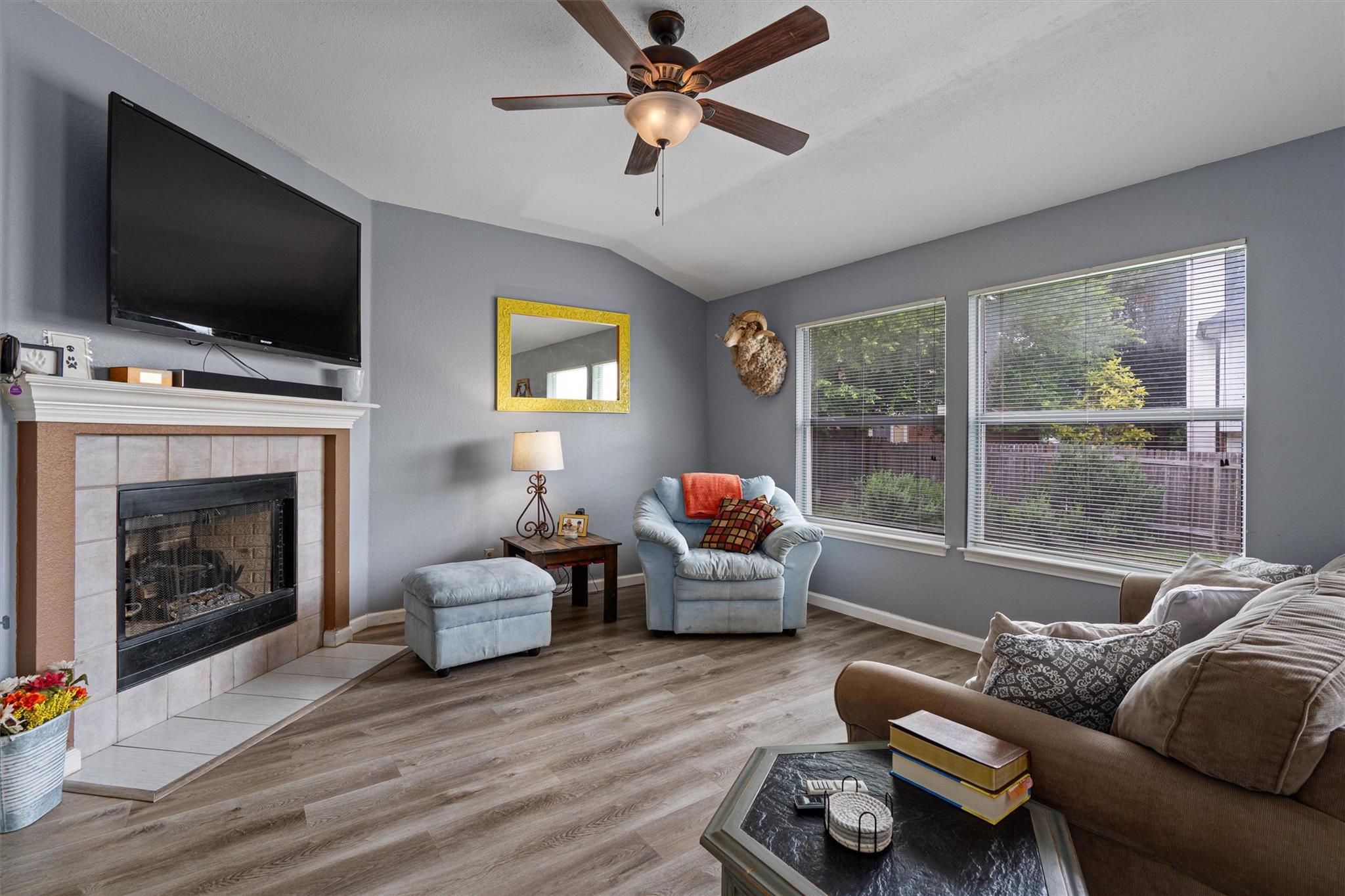 1814 Rosenborough Ln N, Round Rock, TX 78665