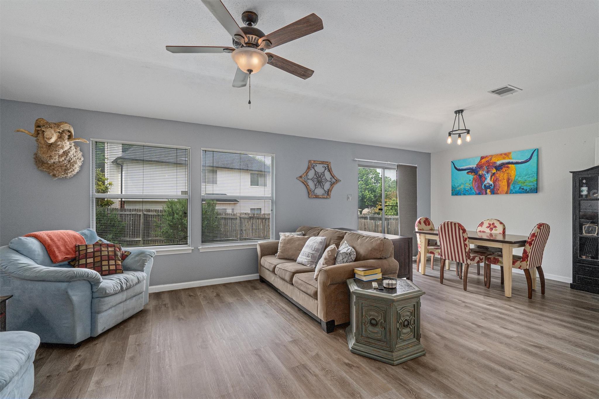 1814 Rosenborough Ln N, Round Rock, TX 78665