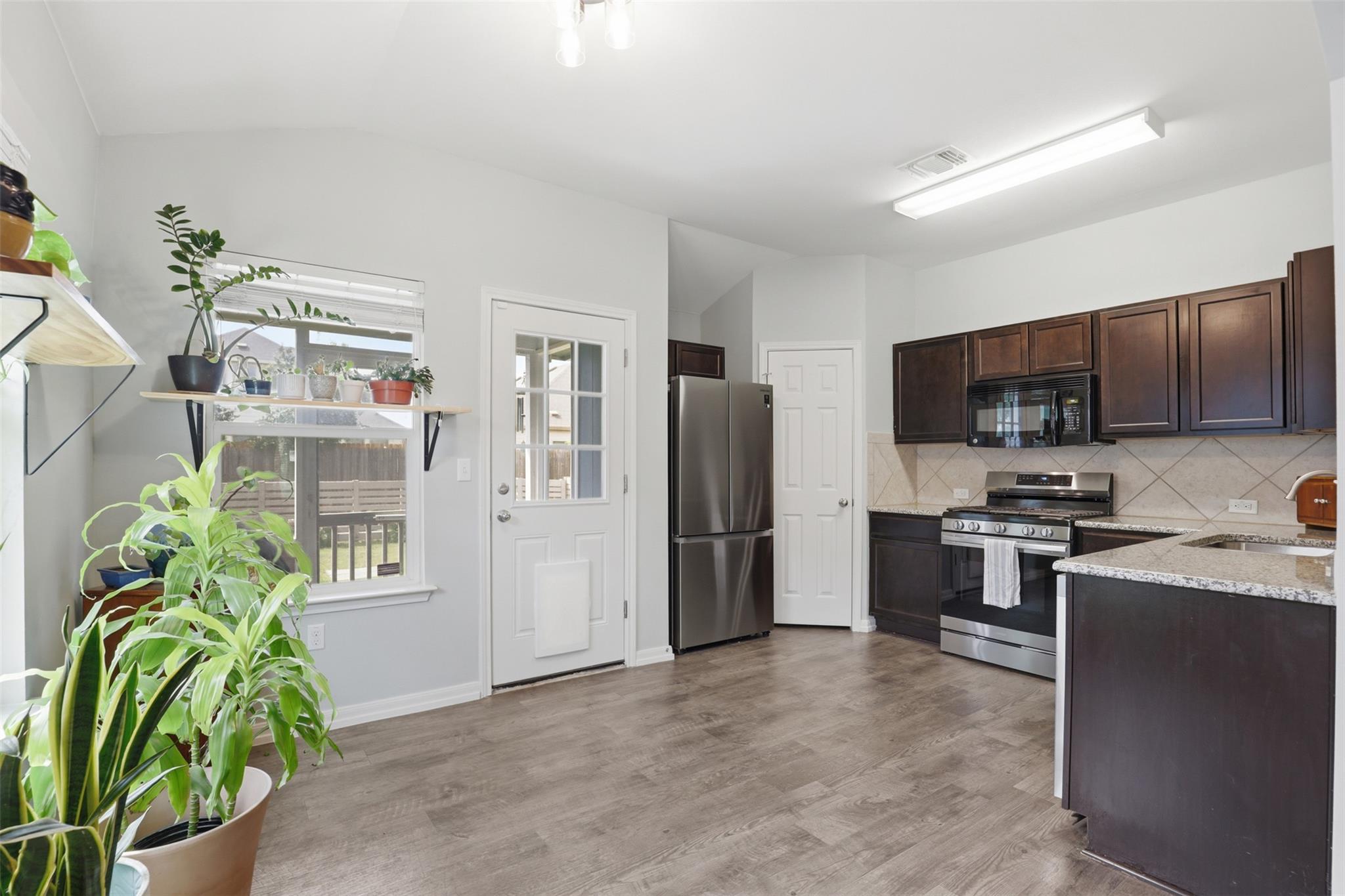 13804 Sierra Wind Ln, Elgin, TX 78621