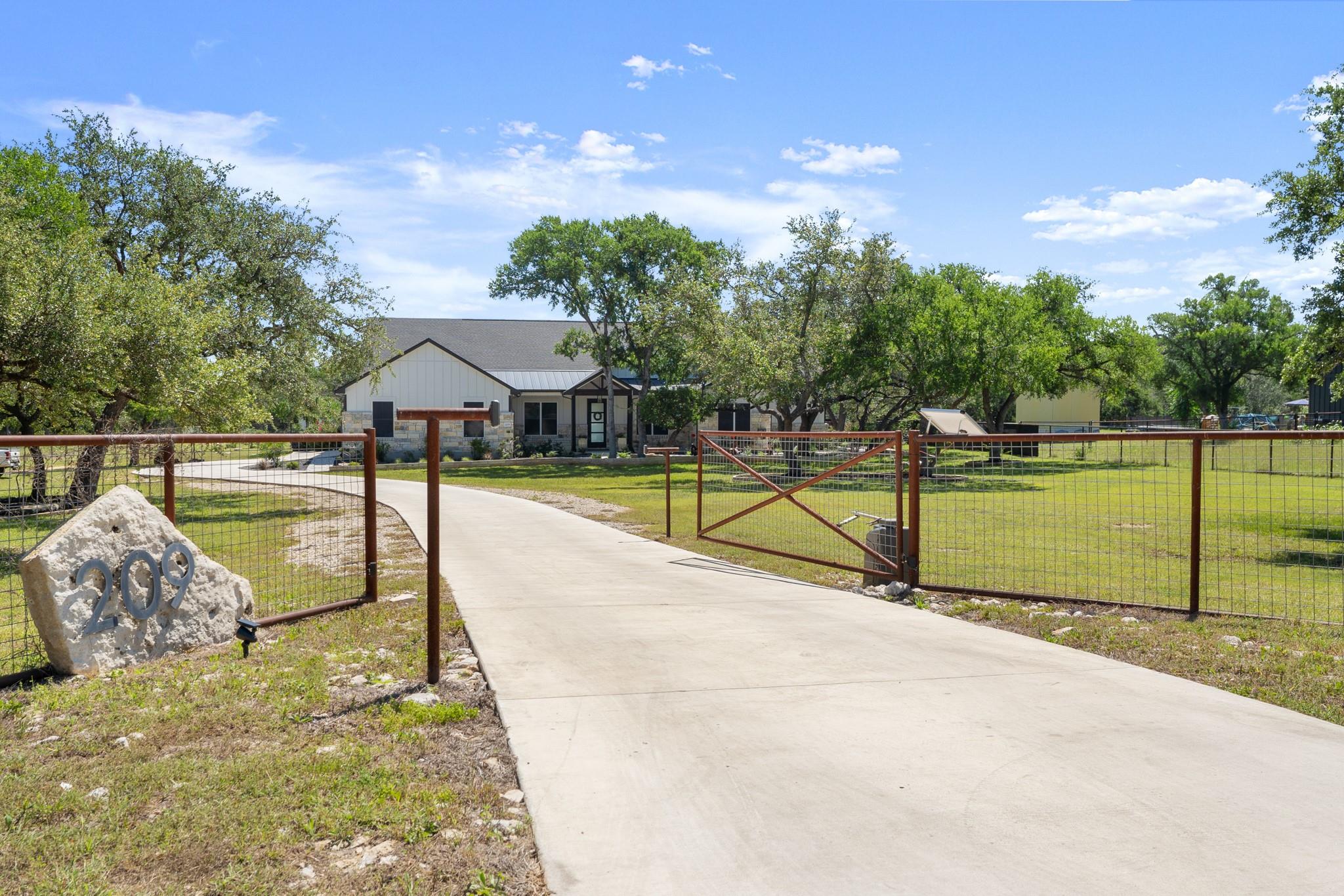 209 Esperanza Petal Pass, Liberty Hill, TX 78642
