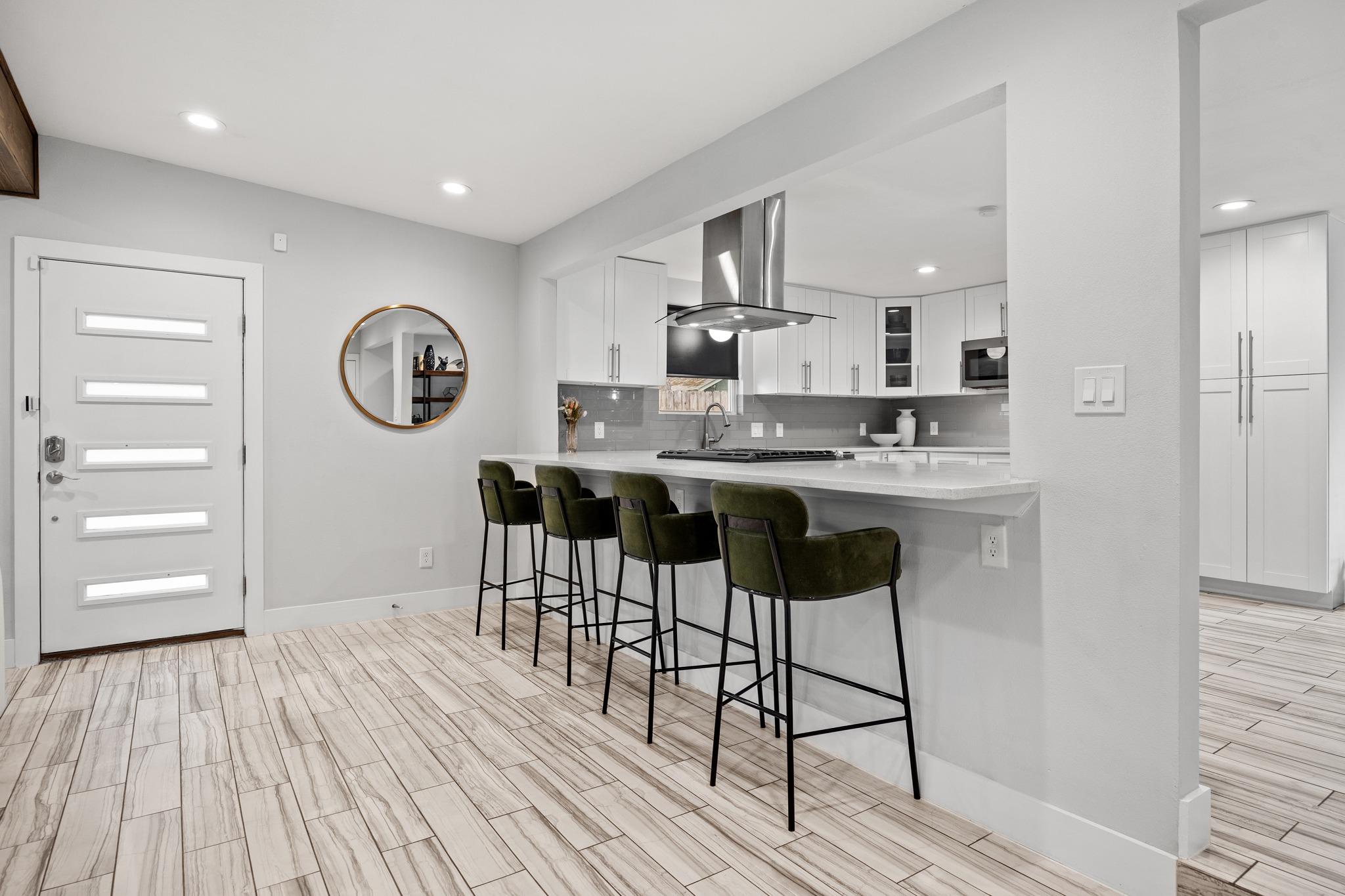 706 W Crestland Dr, Austin, TX 78752