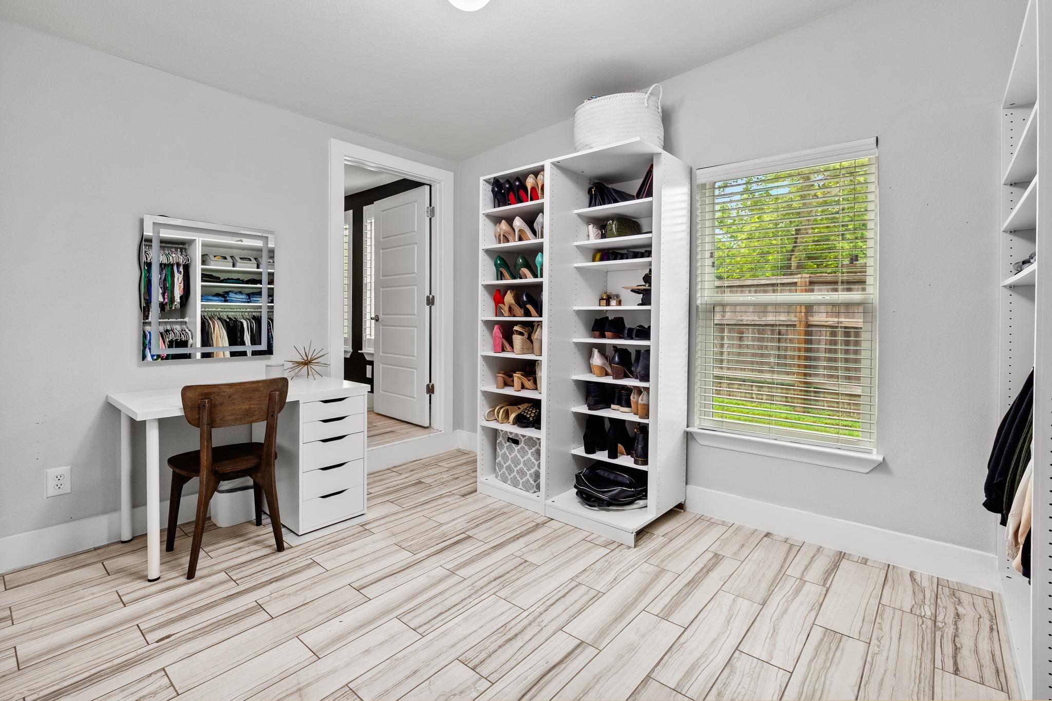 706 W Crestland Dr, Austin, TX 78752