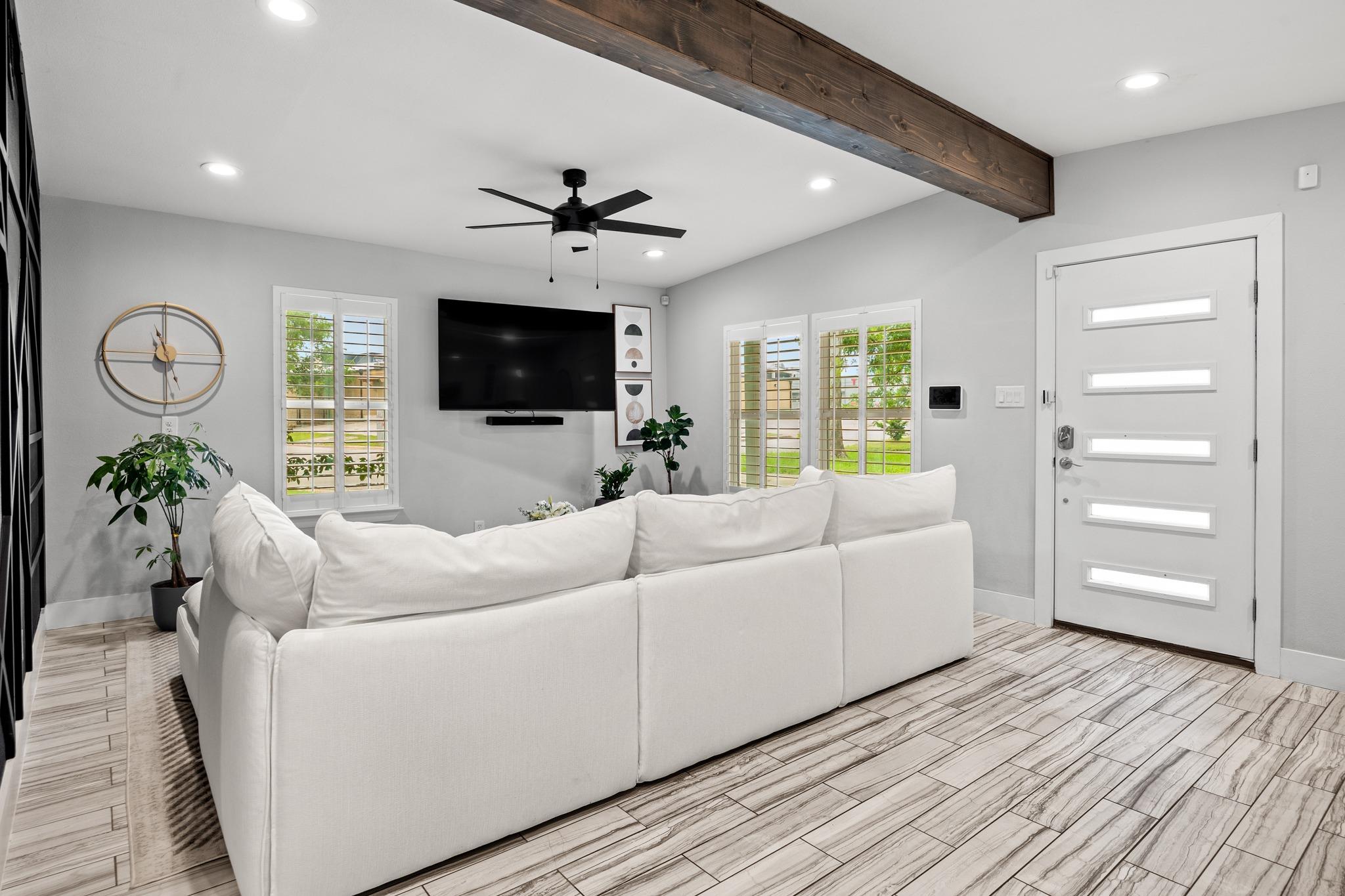 706 W Crestland Dr, Austin, TX 78752