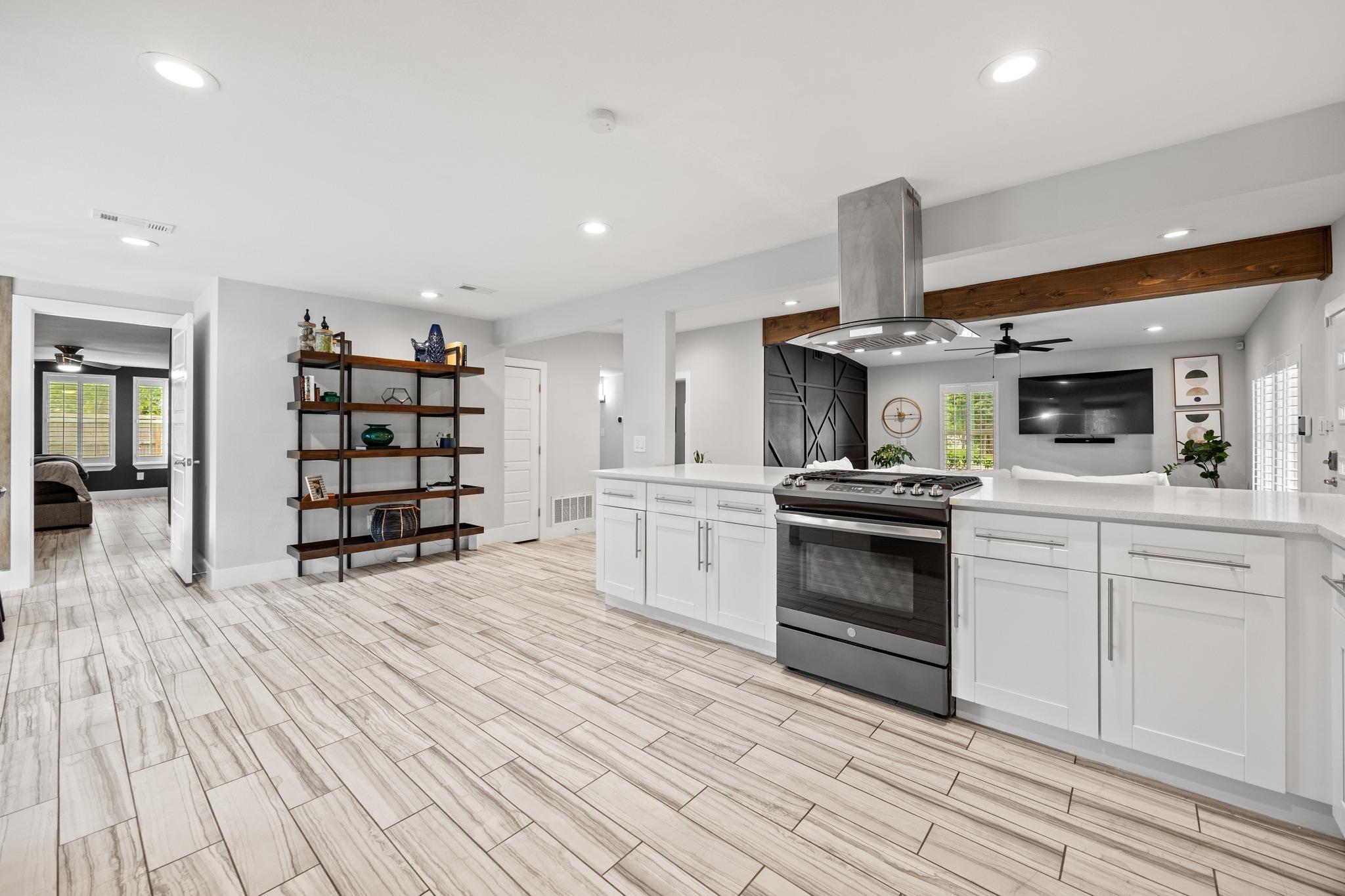 706 W Crestland Dr, Austin, TX 78752