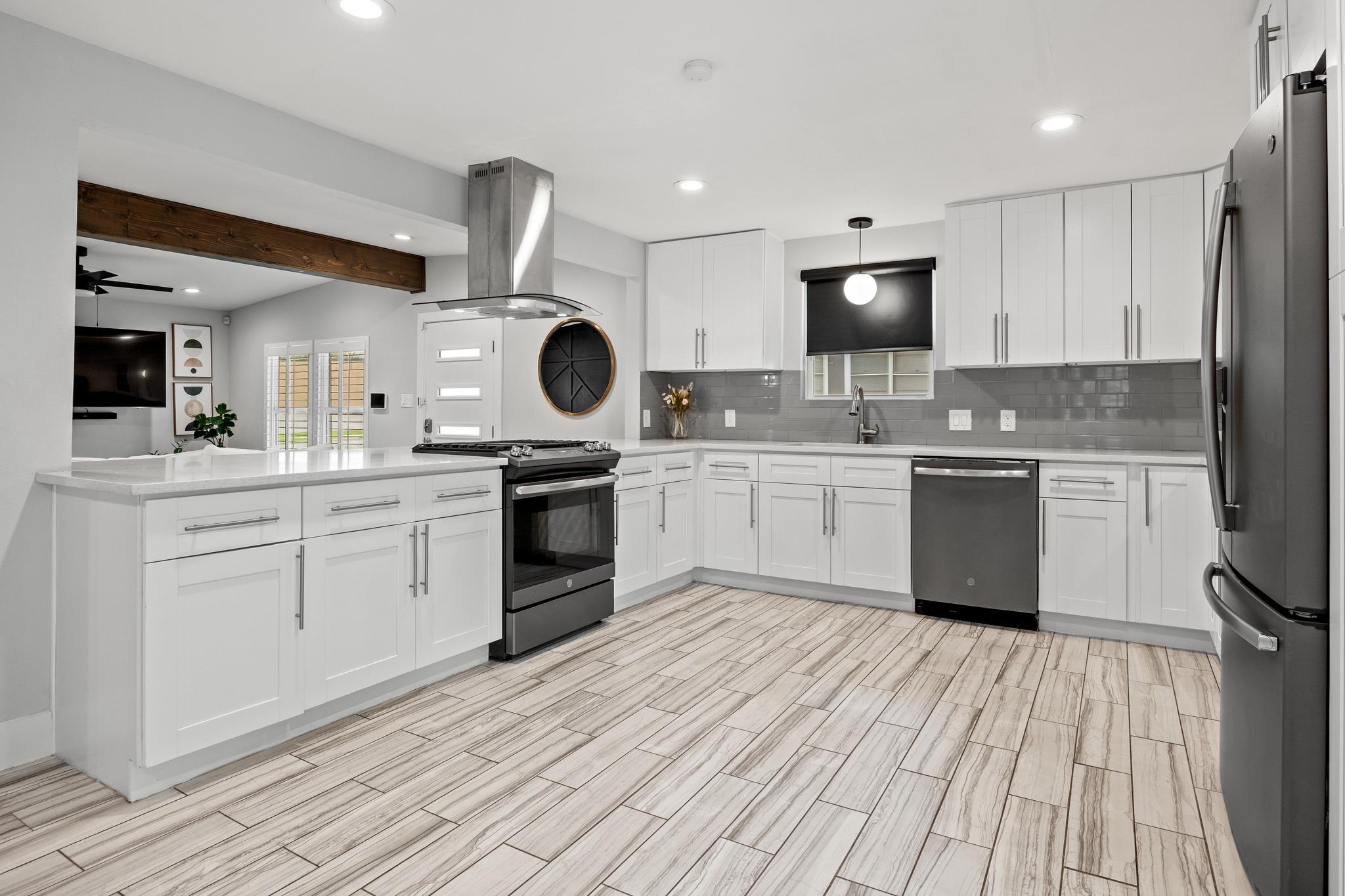 706 W Crestland Dr, Austin, TX 78752