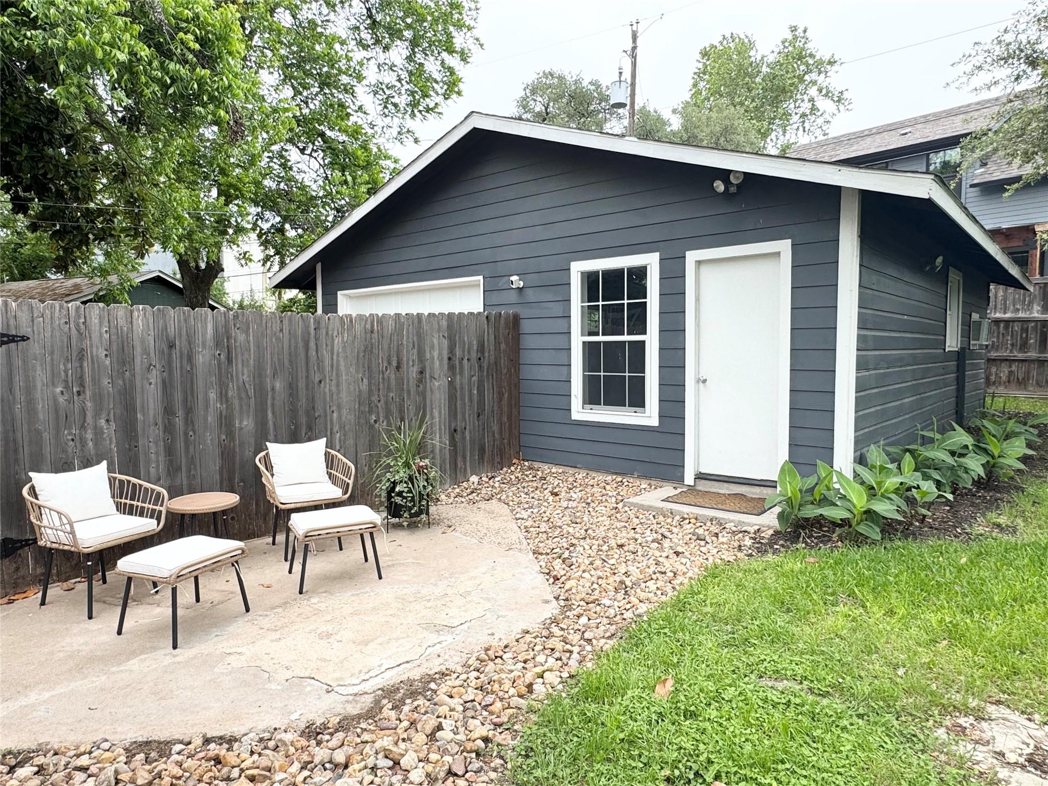 706 W Crestland Dr, Austin, TX 78752