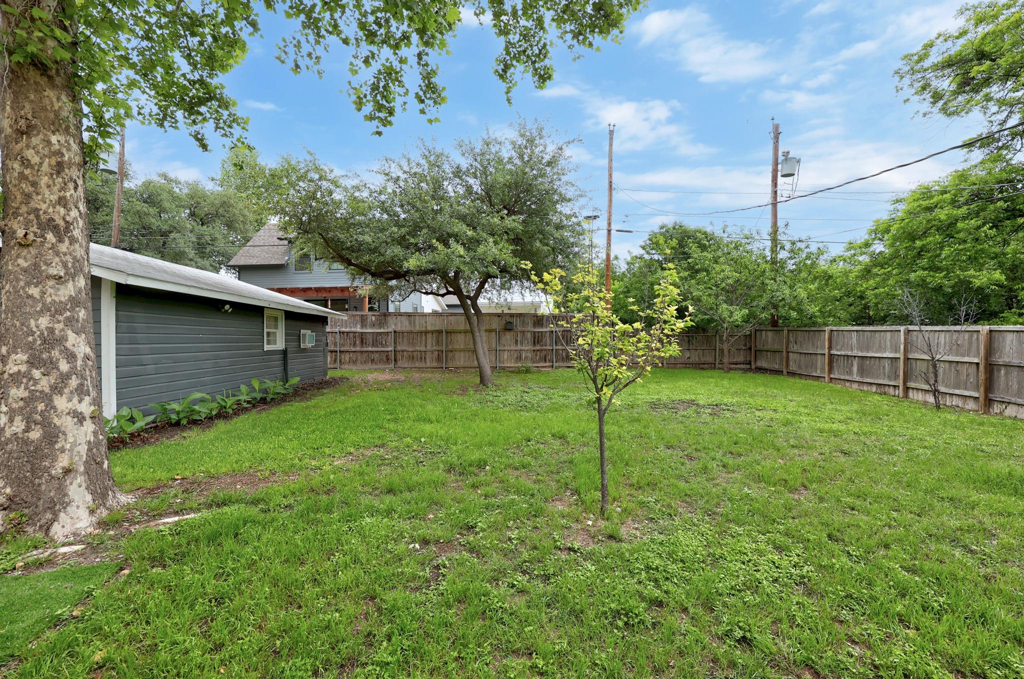 706 W Crestland Dr, Austin, TX 78752