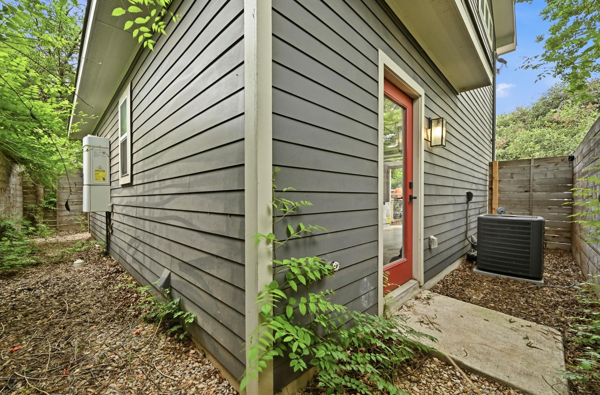 105 Elkhart St # 3, Austin, TX 78702