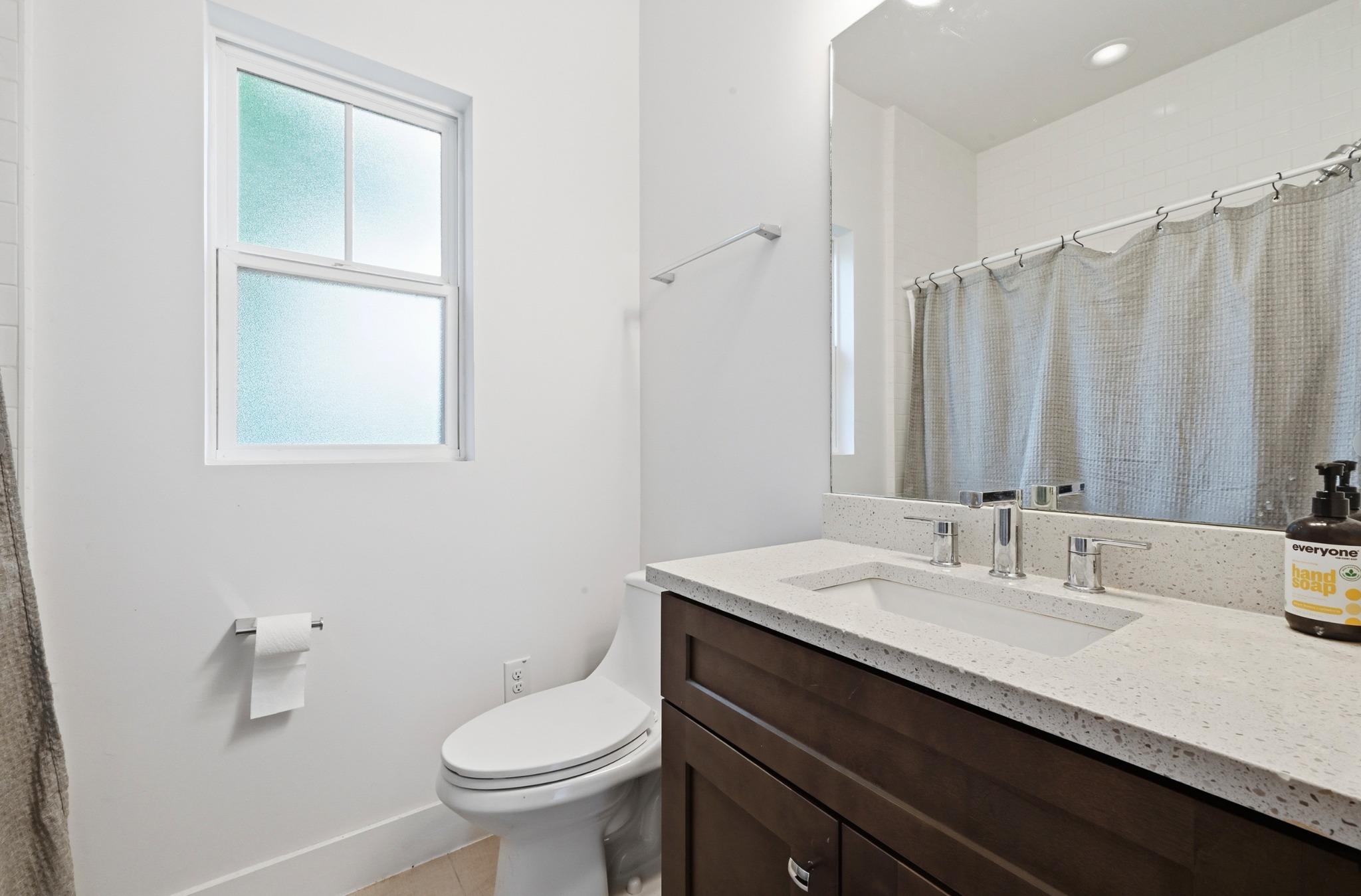 105 Elkhart St # 3, Austin, TX 78702
