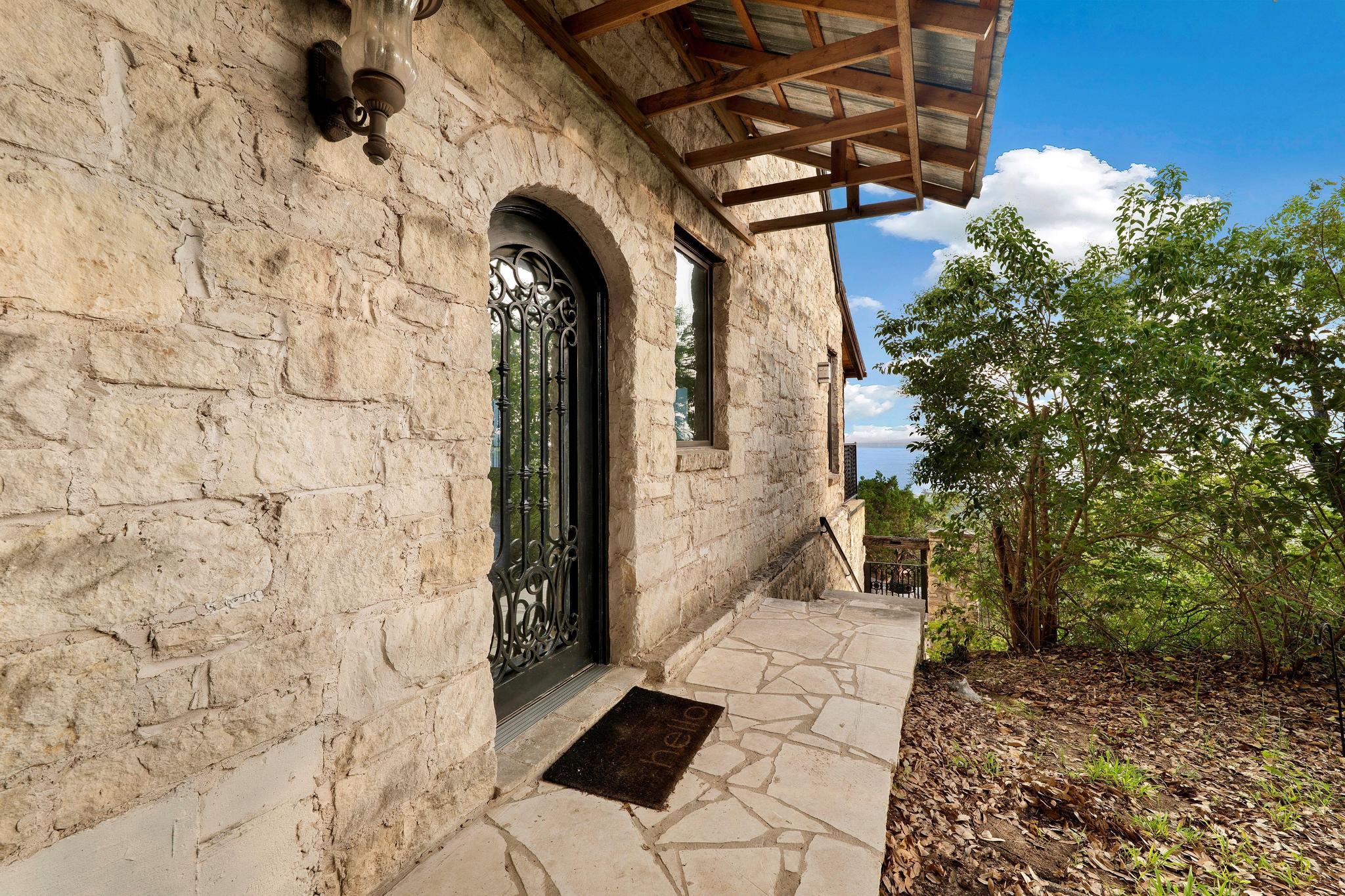 13906 Skyline Dr, Austin, TX 78732