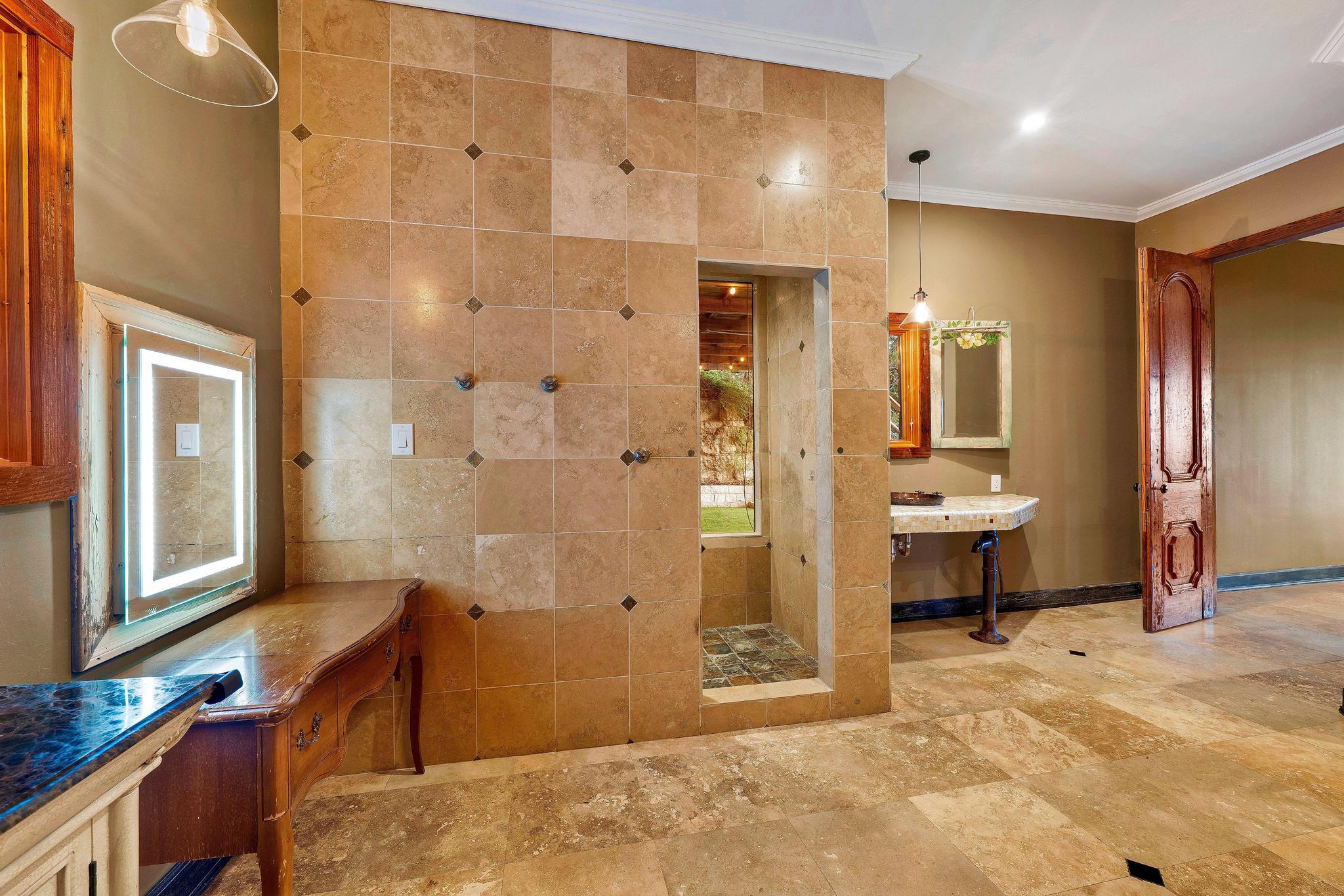 13906 Skyline Dr, Austin, TX 78732