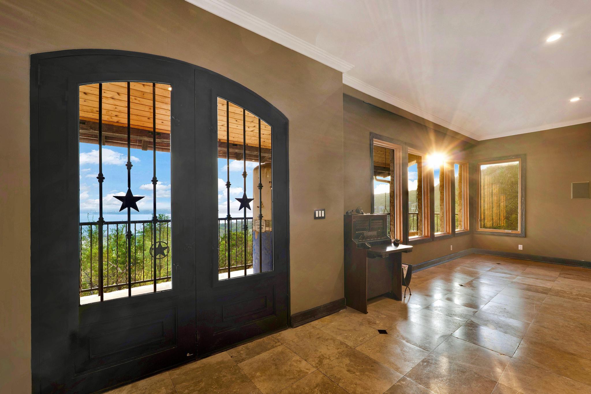 13906 Skyline Dr, Austin, TX 78732