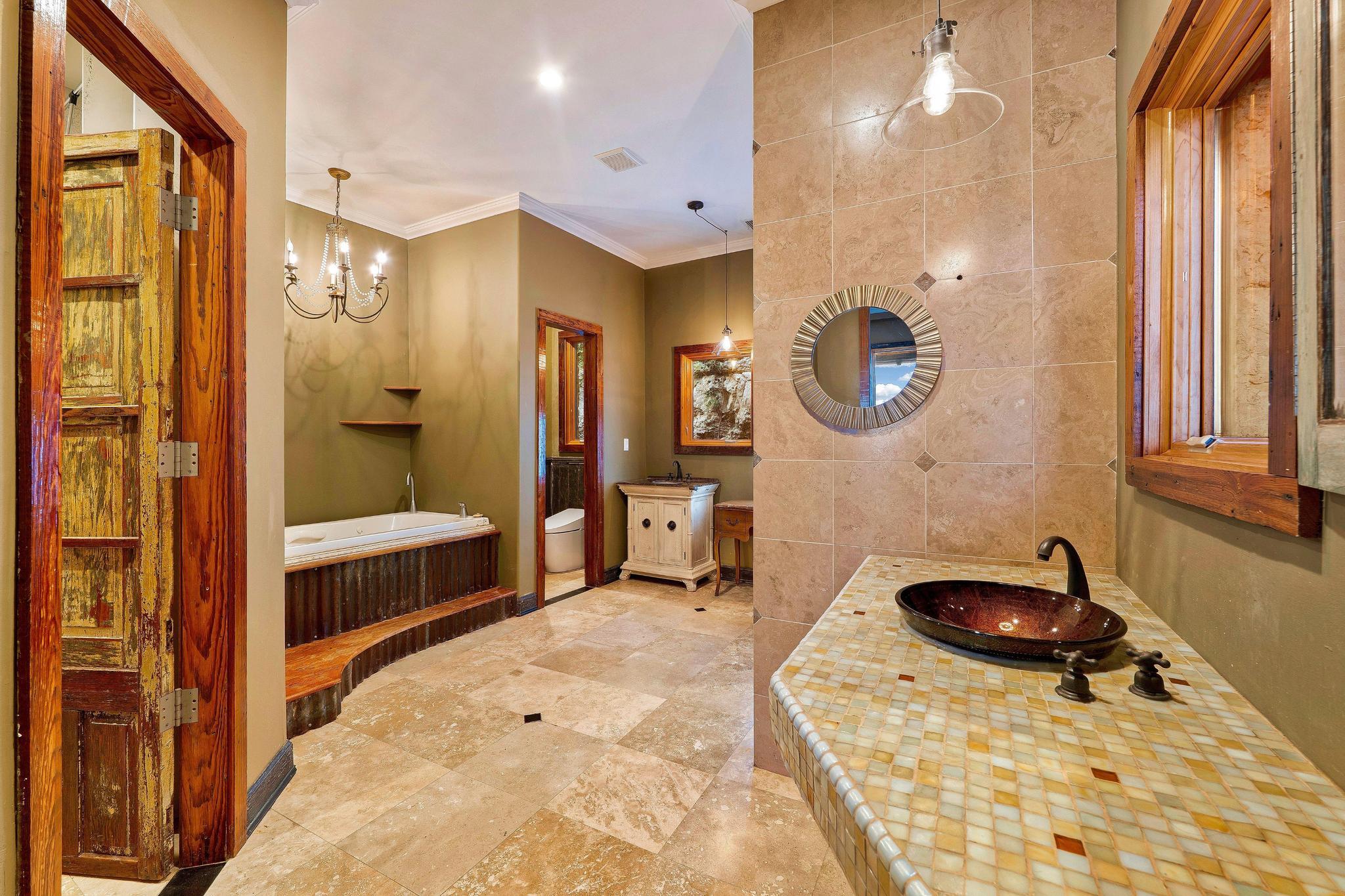 13906 Skyline Dr, Austin, TX 78732