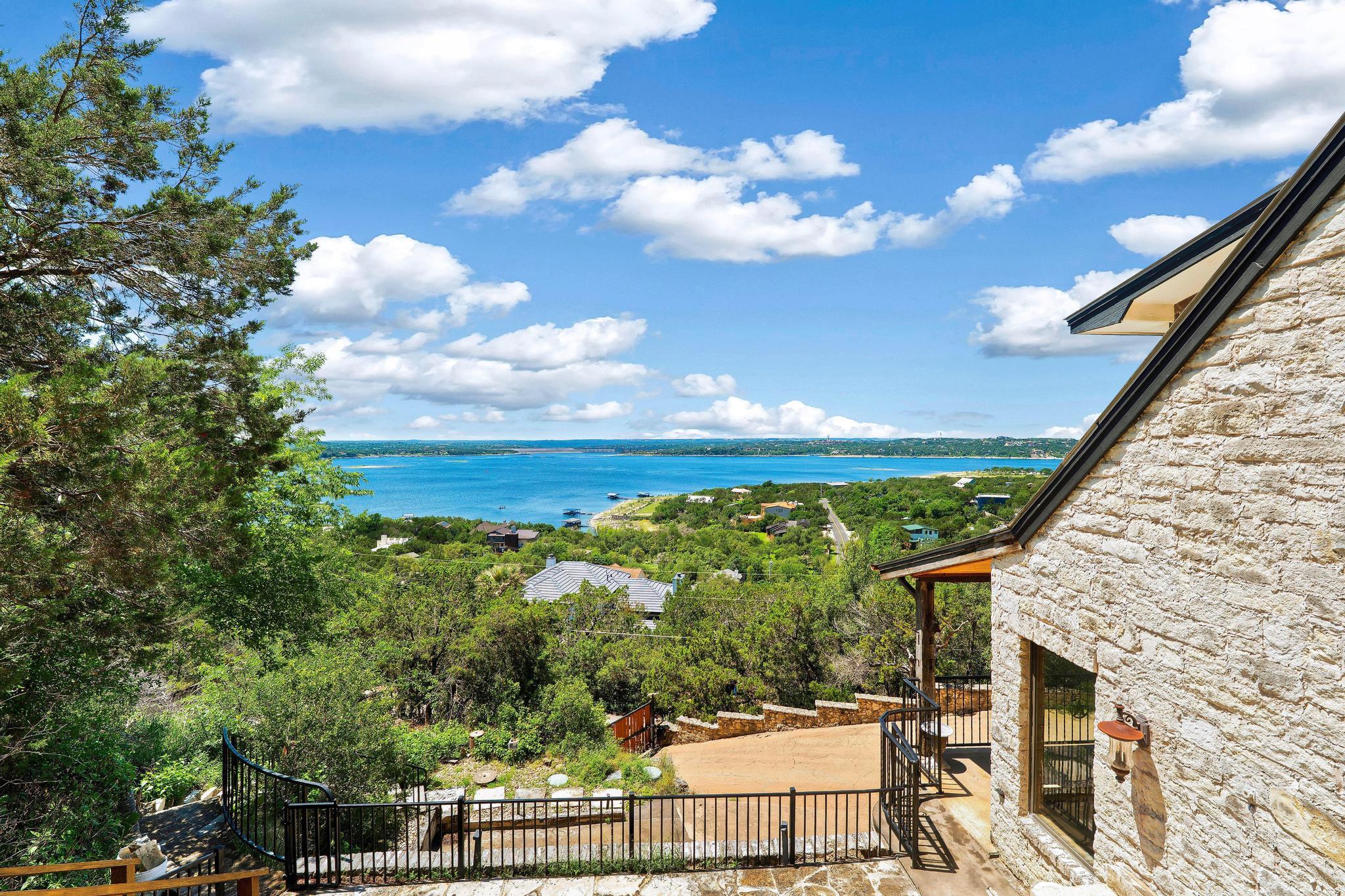 13906 Skyline Dr, Austin, TX 78732