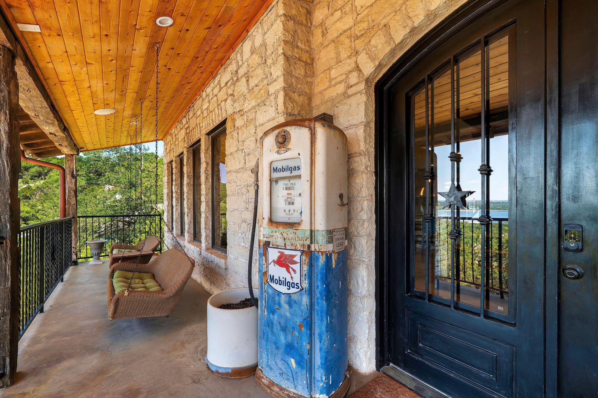 13906 Skyline Dr, Austin, TX 78732