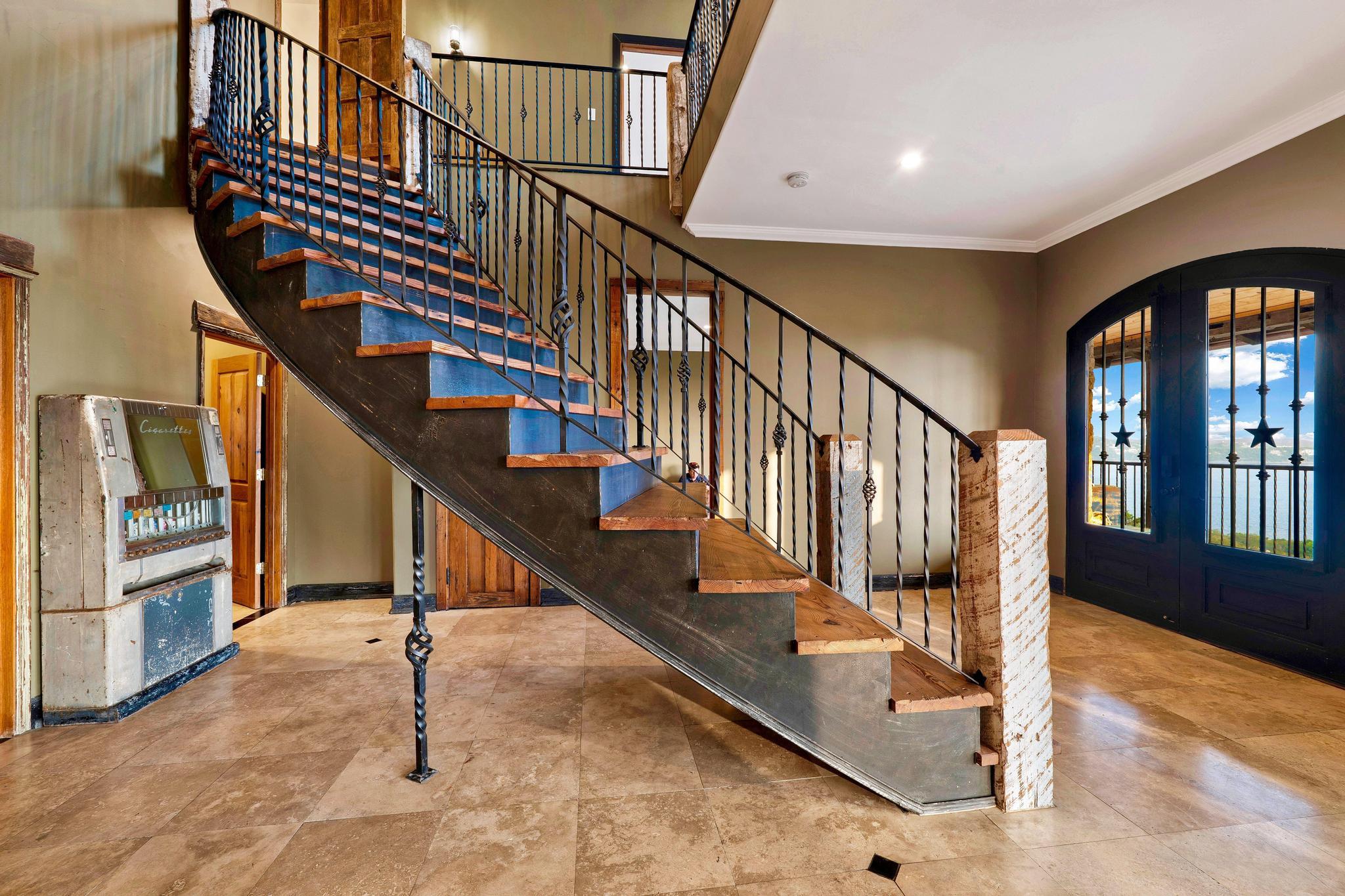13906 Skyline Dr, Austin, TX 78732