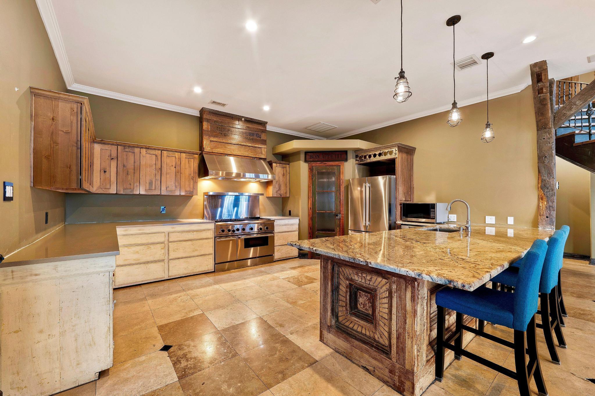 13906 Skyline Dr, Austin, TX 78732