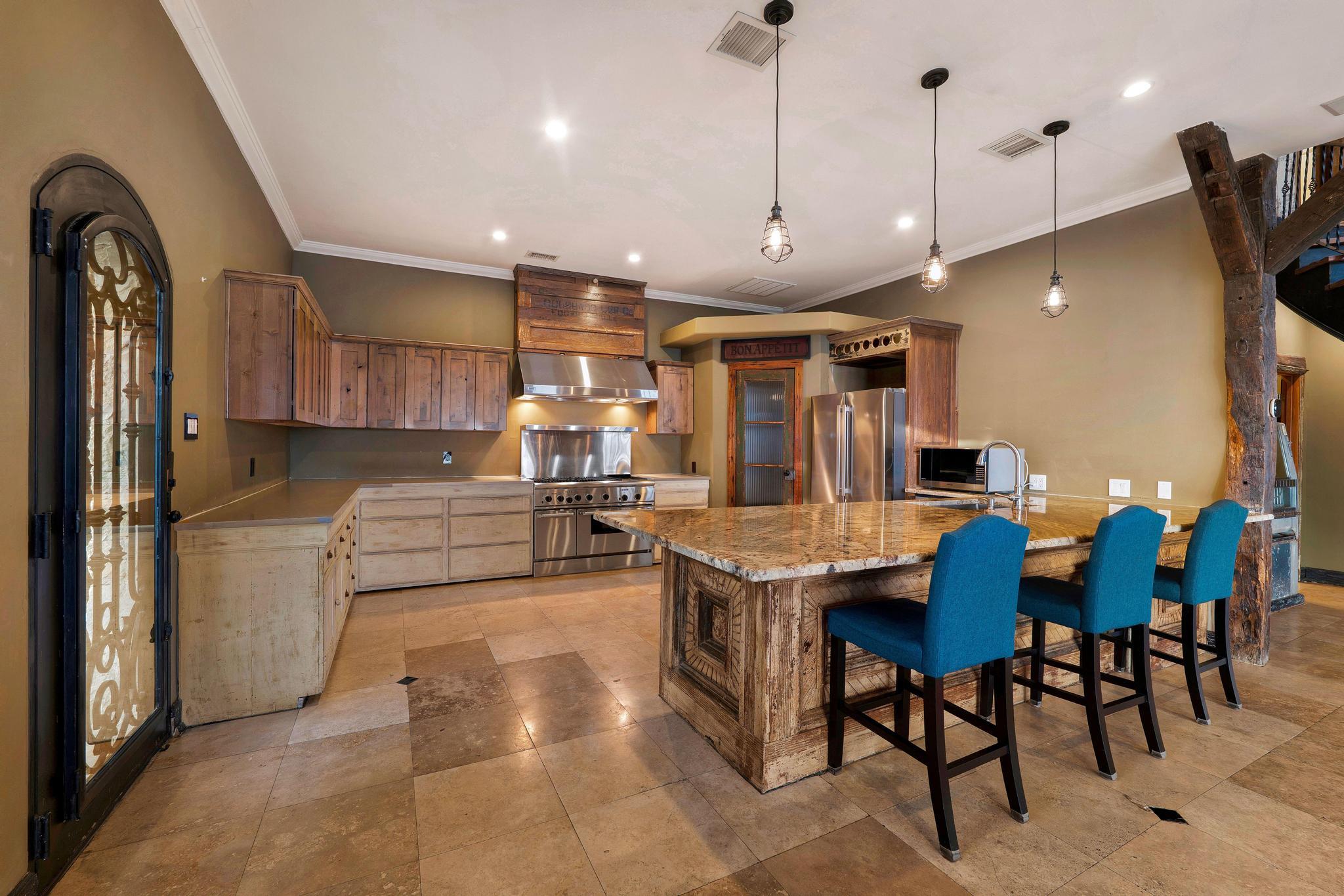 13906 Skyline Dr, Austin, TX 78732