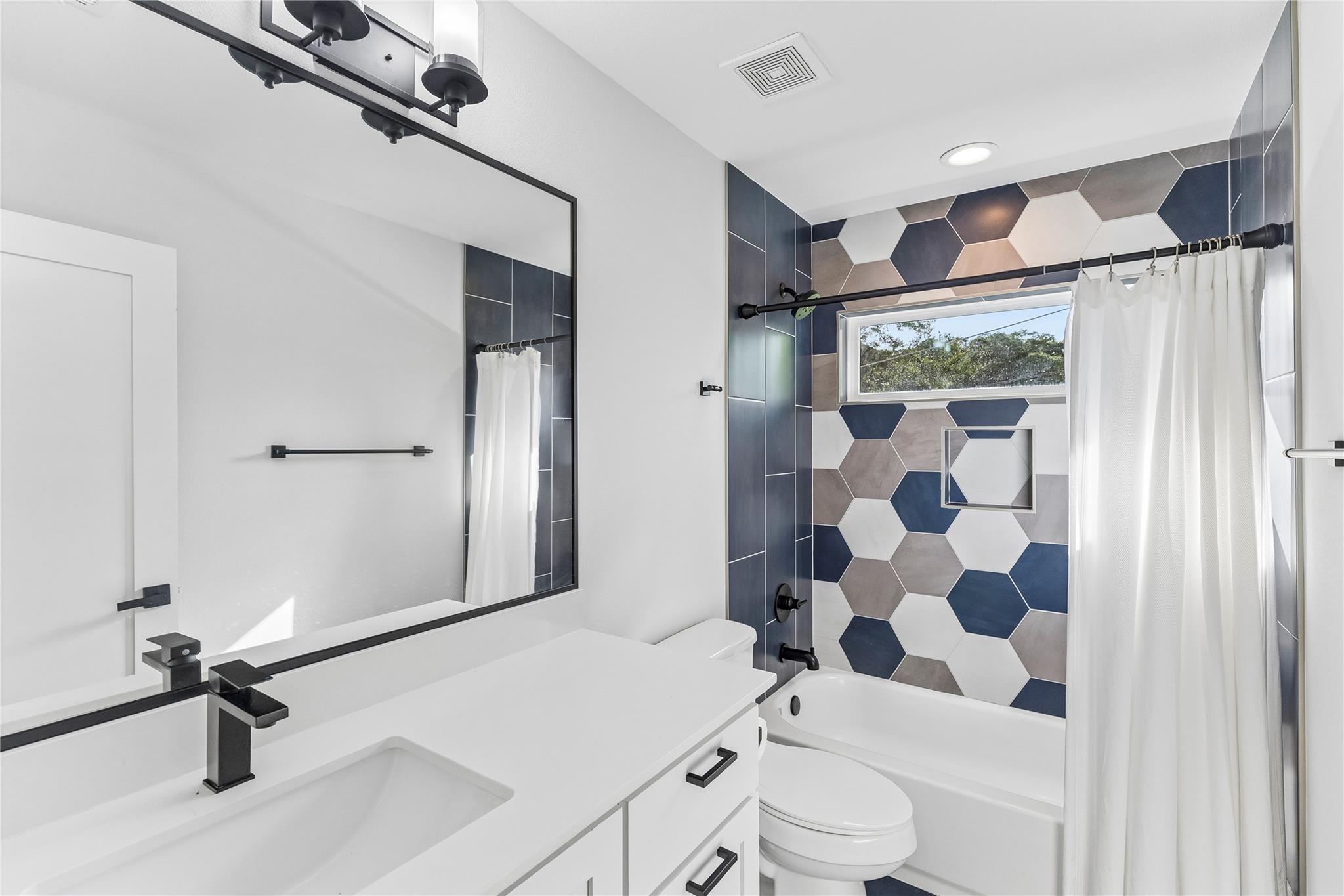 909 Philco Dr # 2, Austin, TX 78745
