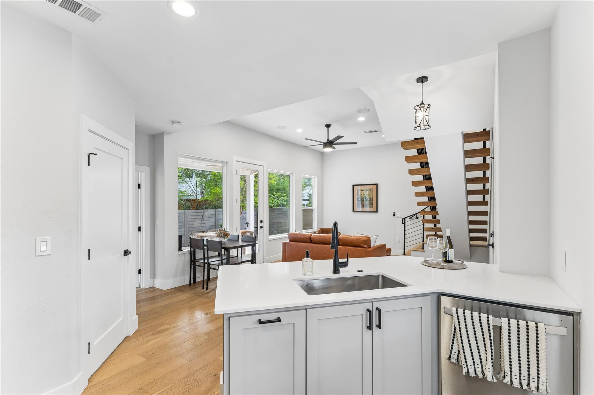 909 Philco Dr # 2, Austin, TX 78745