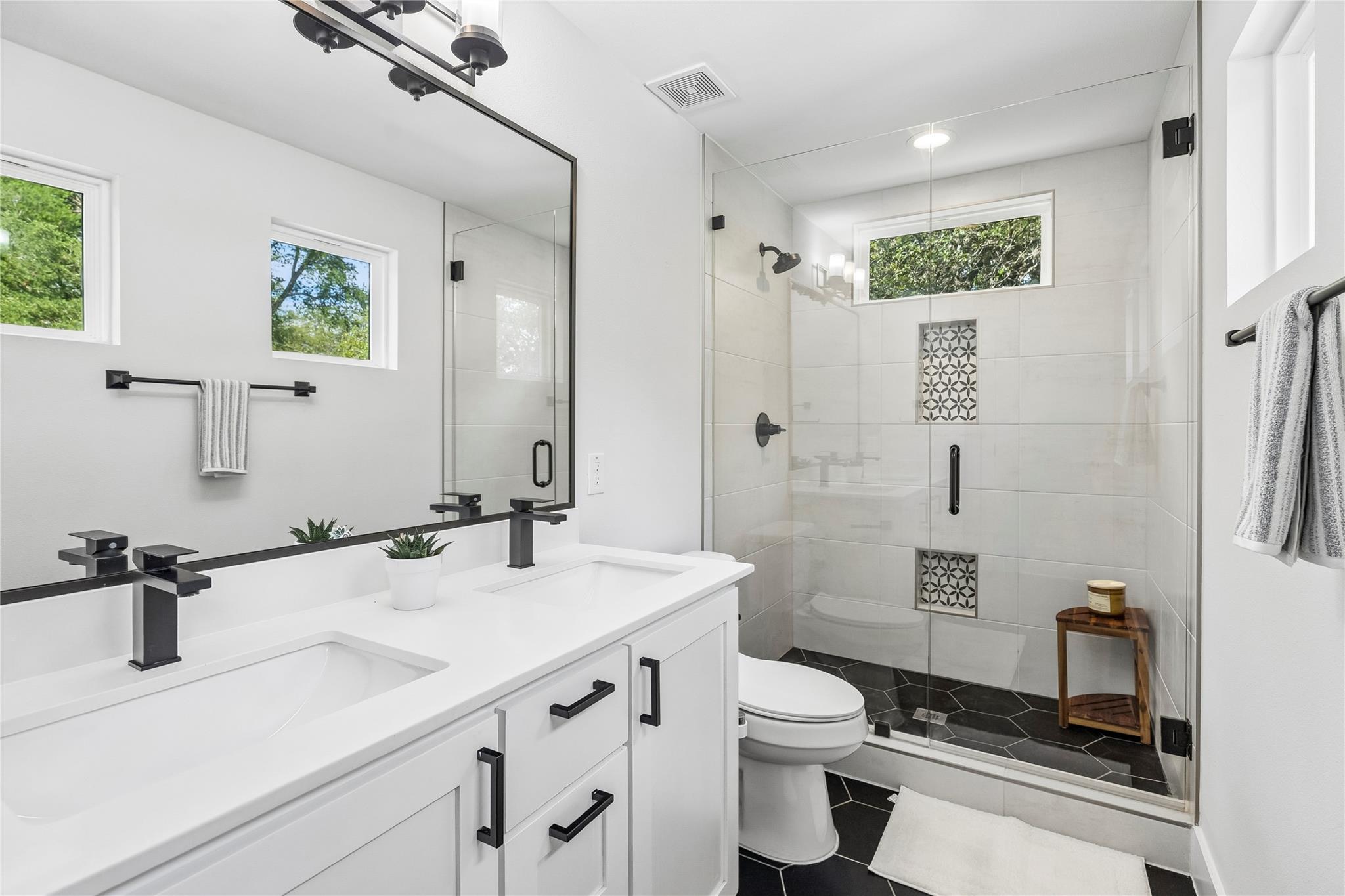 909 Philco Dr # 2, Austin, TX 78745
