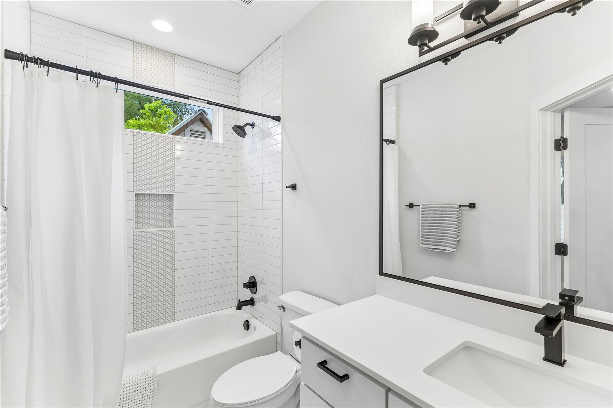 909 Philco Dr # 2, Austin, TX 78745