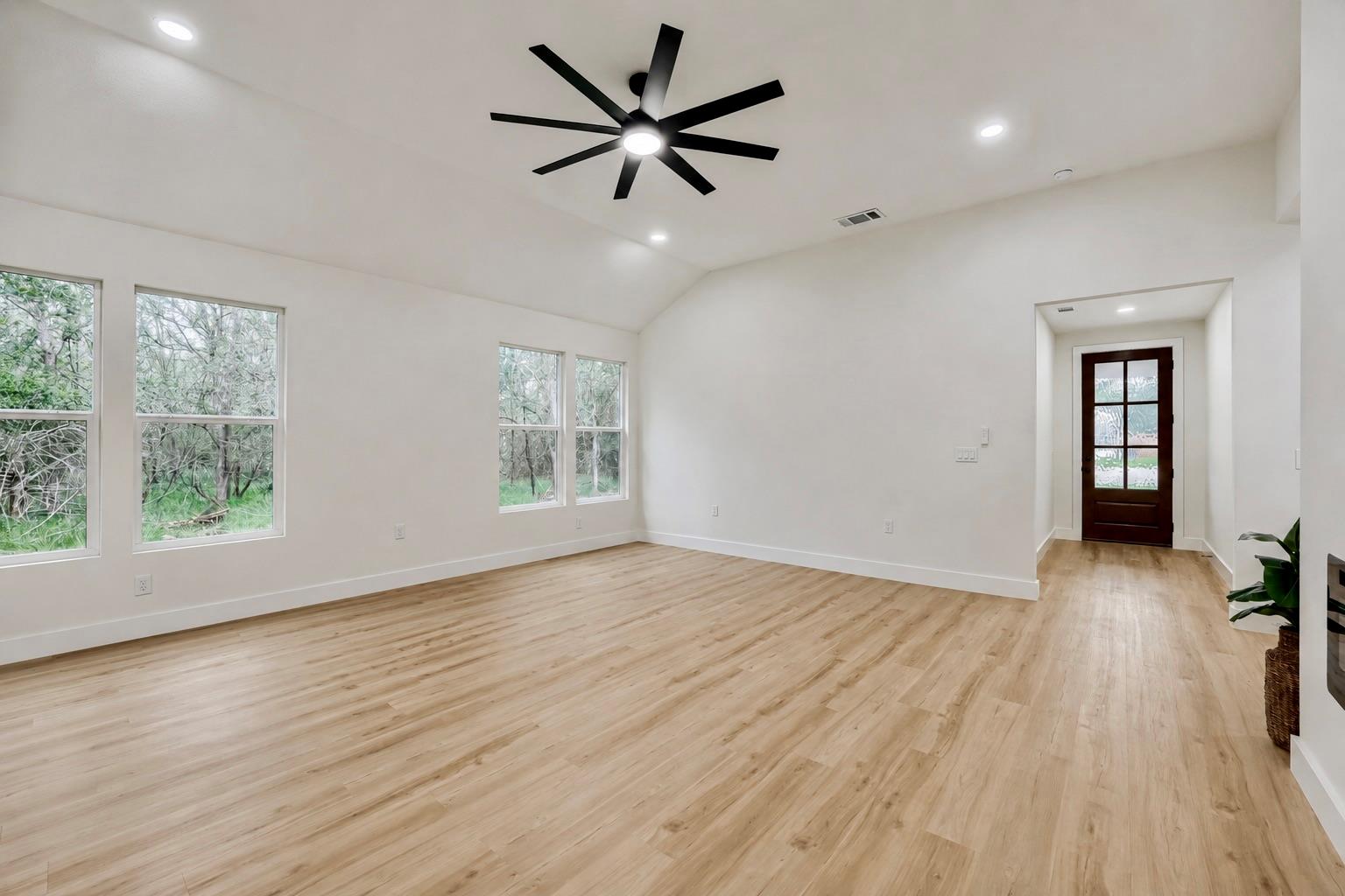 137 E Pauwela Ln, Bastrop, TX 78602