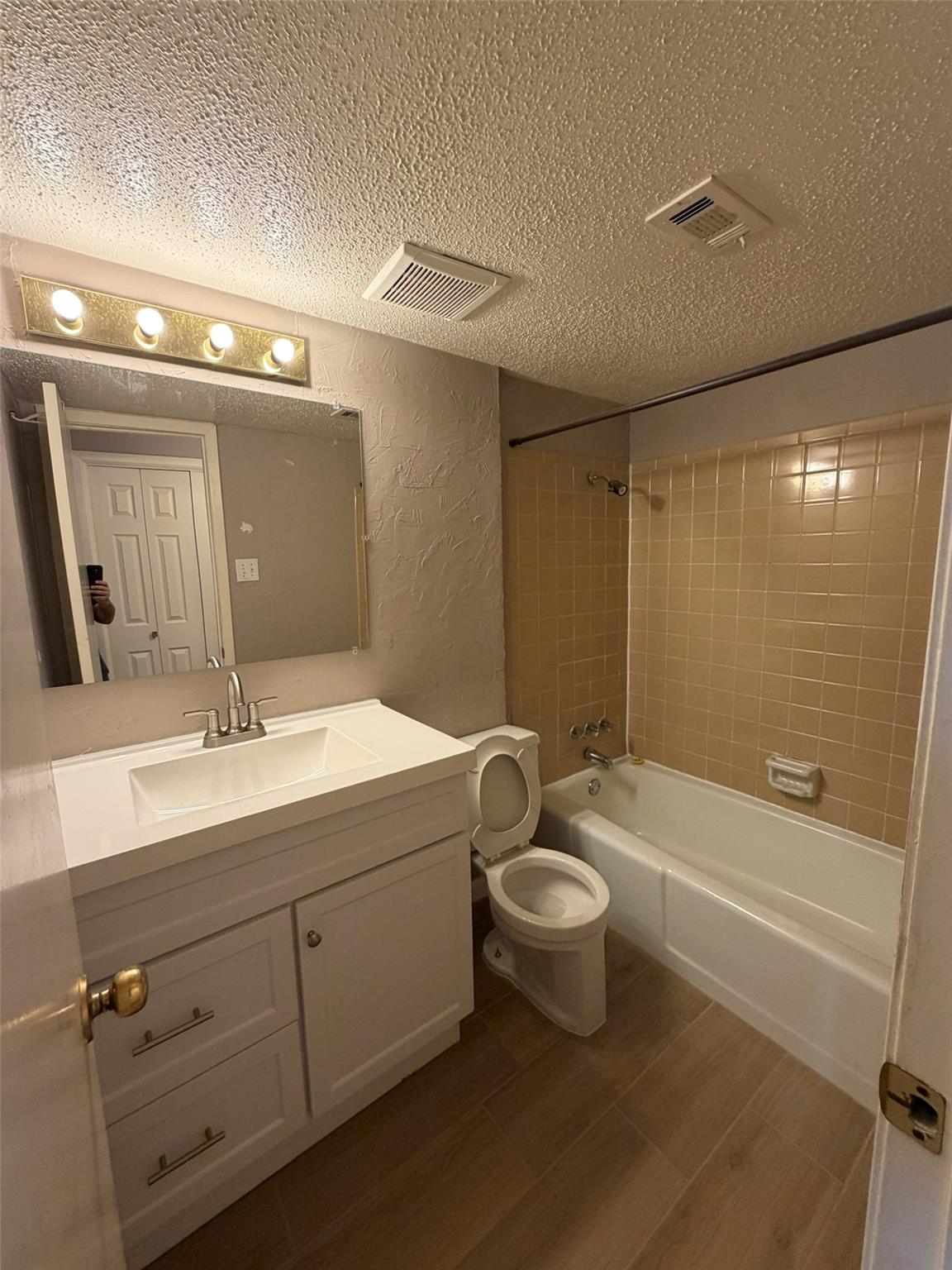 2600 Penny Ln # 204, Austin, TX 78757