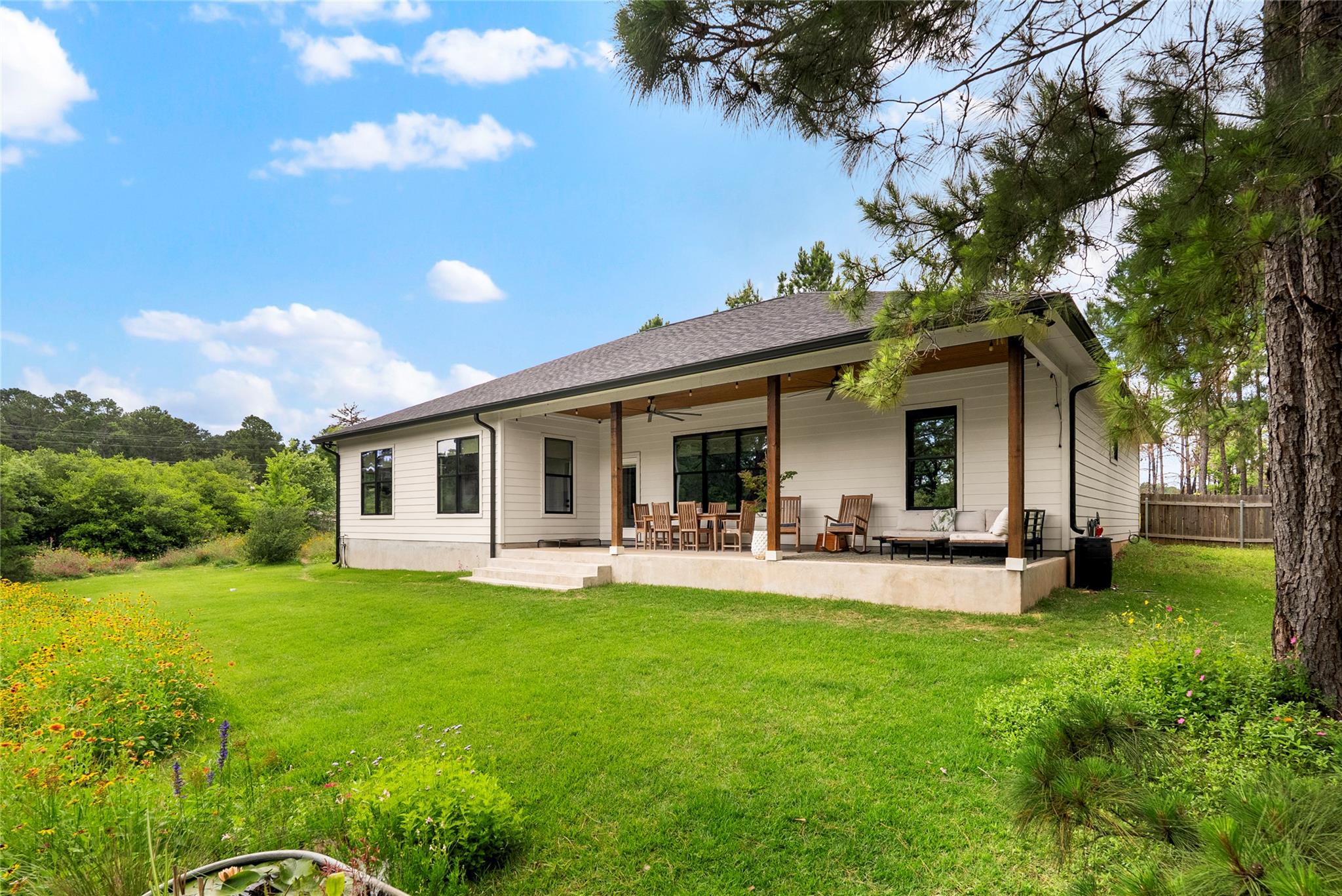 111 Green Grass Ln, Bastrop, TX 78602