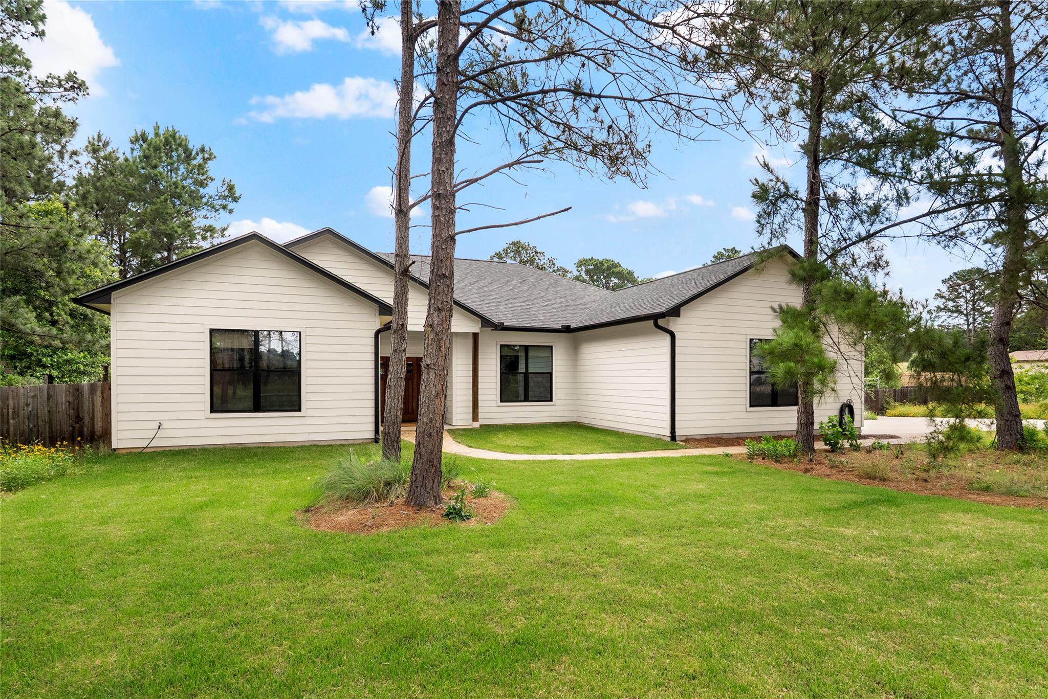 111 Green Grass Ln, Bastrop, TX 78602