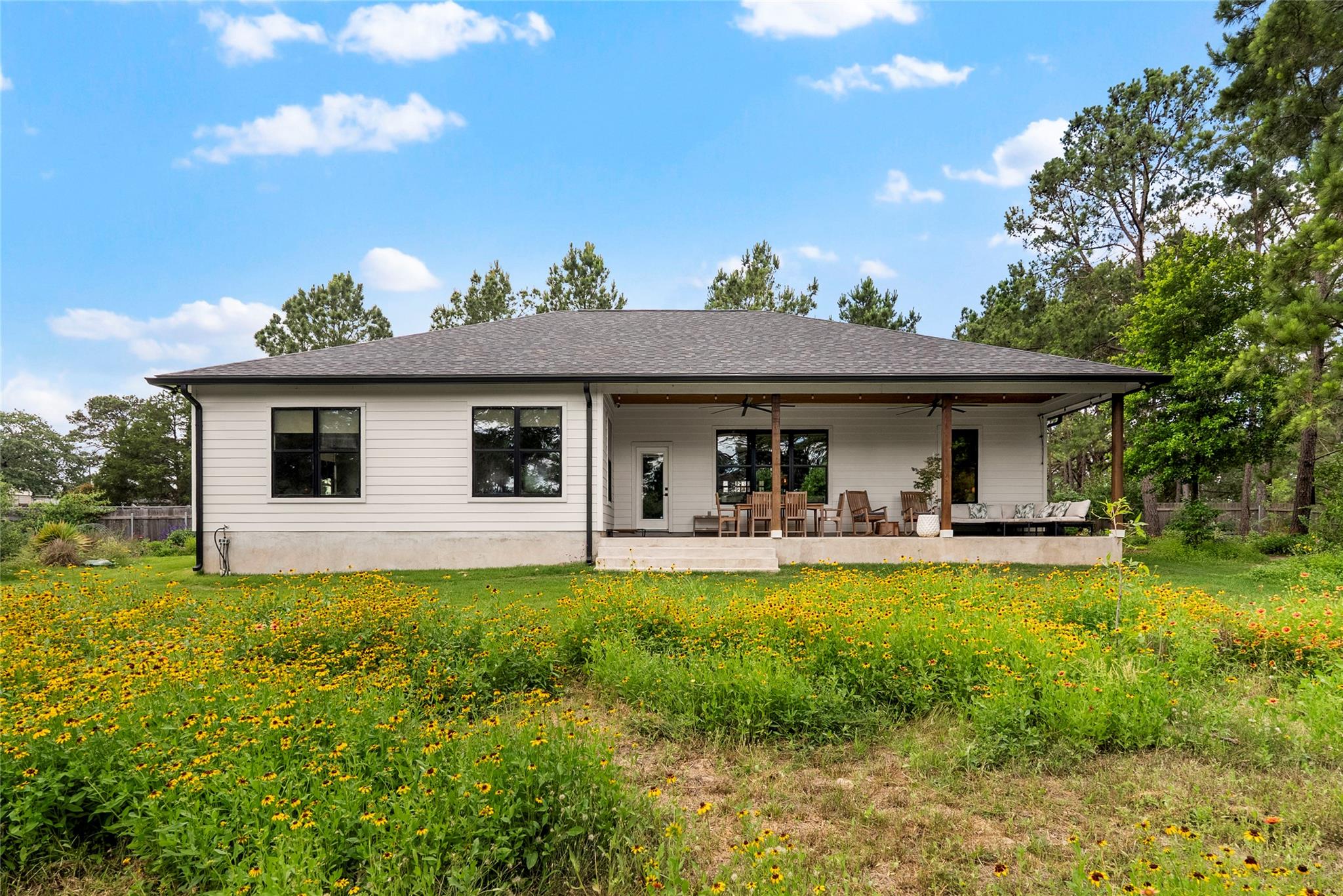 111 Green Grass Ln, Bastrop, TX 78602