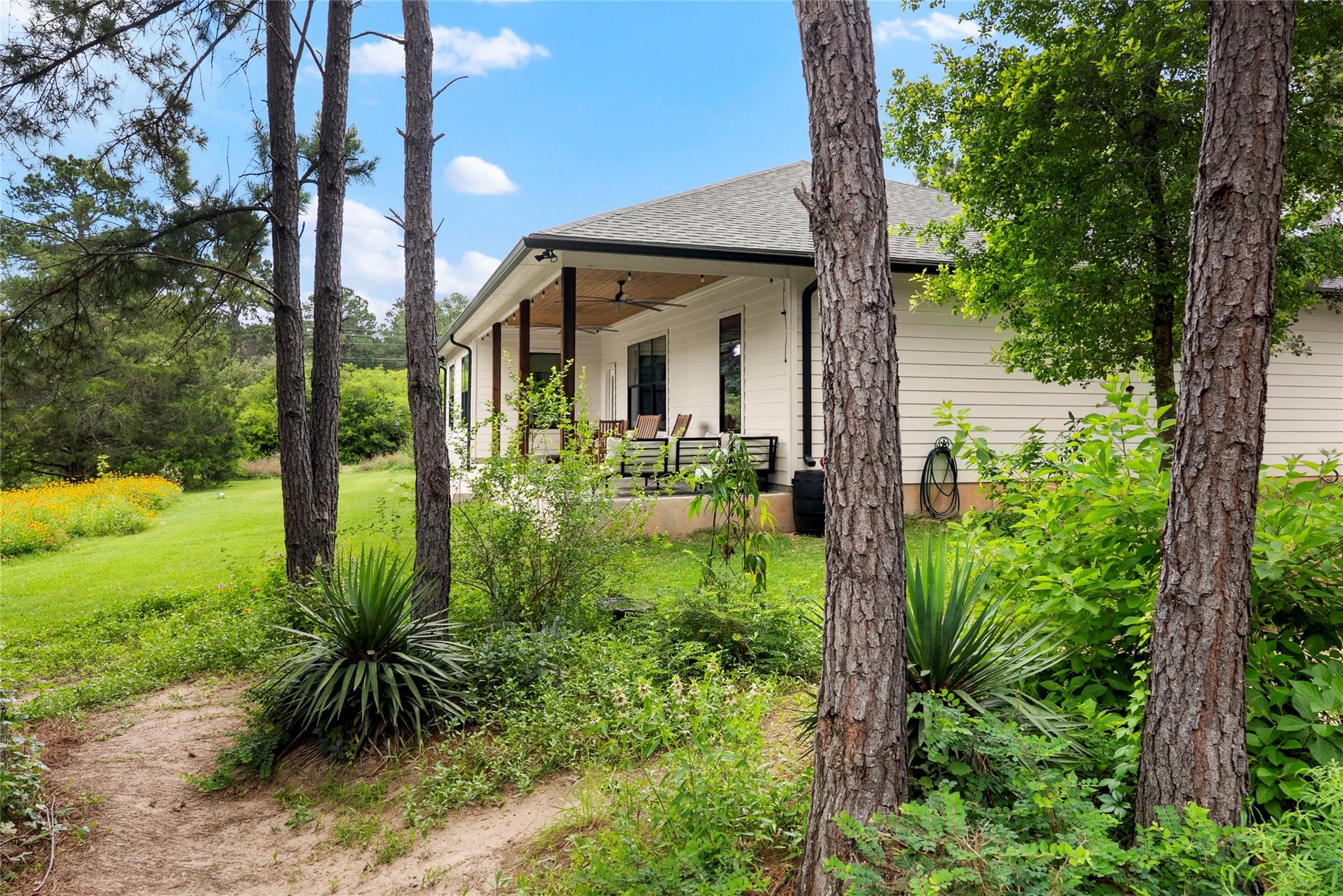 111 Green Grass Ln, Bastrop, TX 78602
