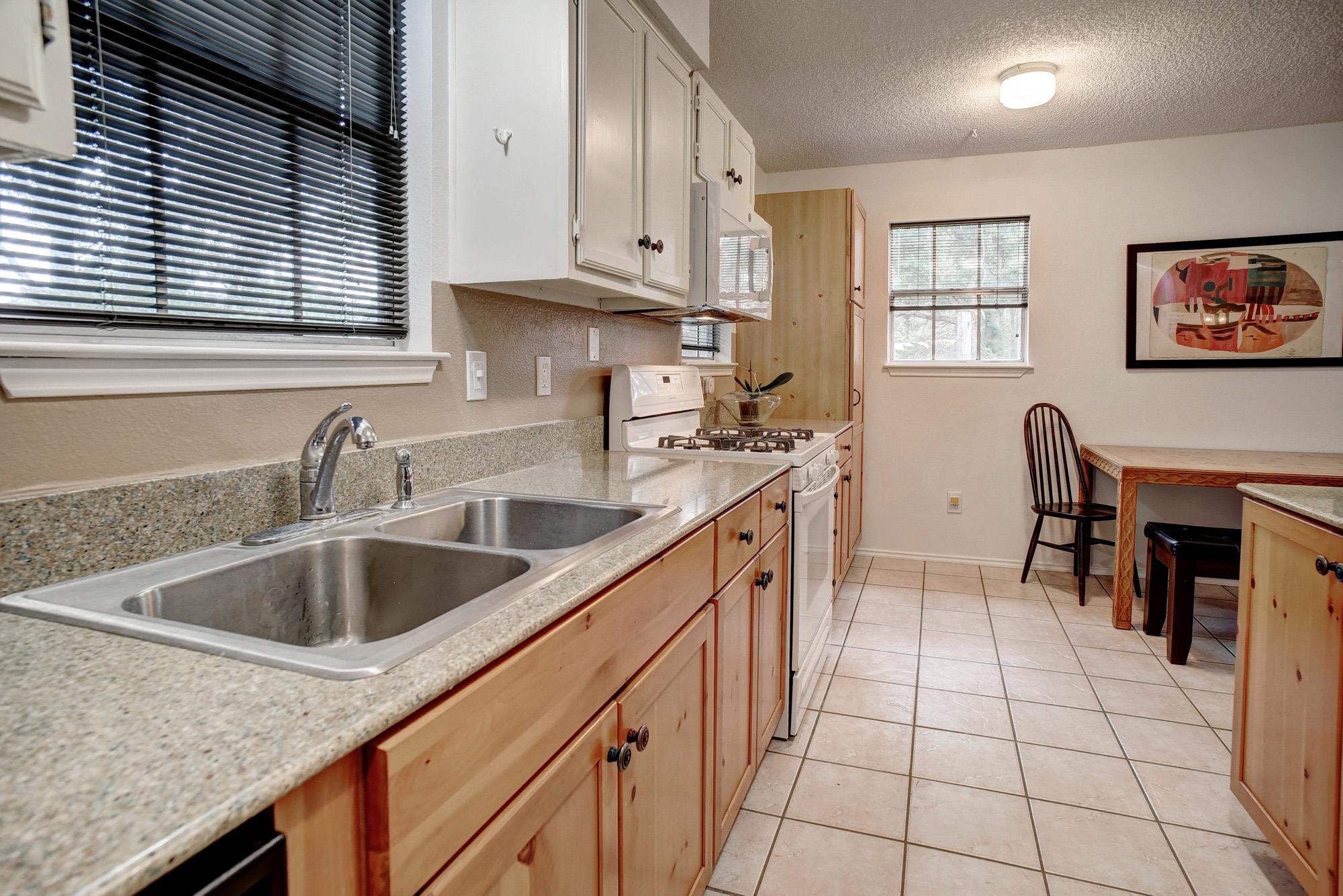 121 Pony Grass Ln, Bastrop, TX 78602