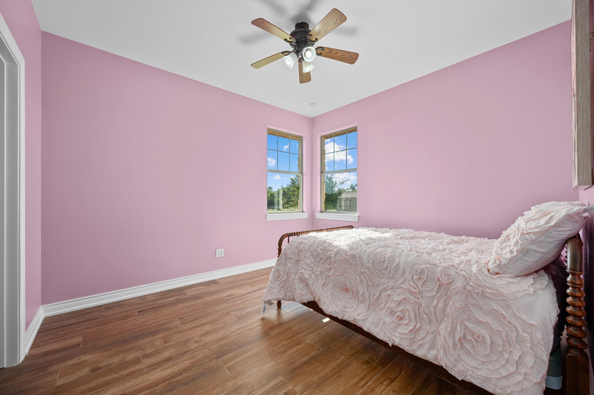140 N Encino Xing, Liberty Hill, TX 78642