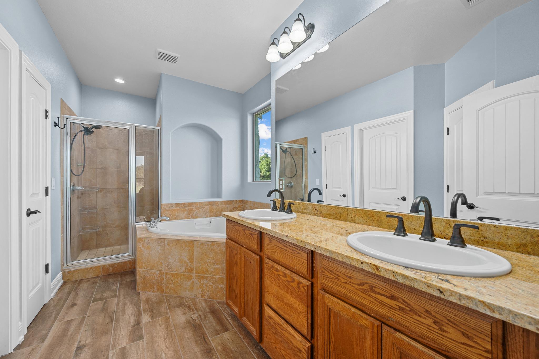 140 N Encino Xing, Liberty Hill, TX 78642