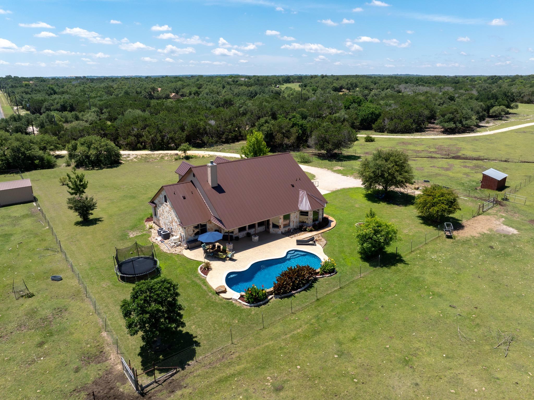 140 N Encino Xing, Liberty Hill, TX 78642