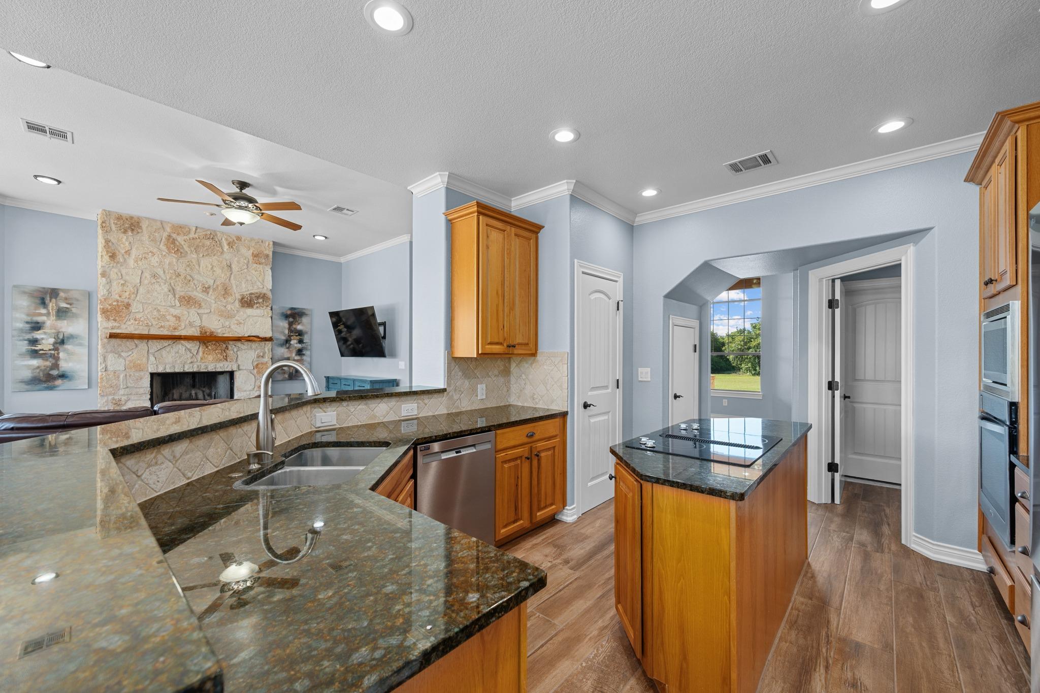 140 N Encino Xing, Liberty Hill, TX 78642