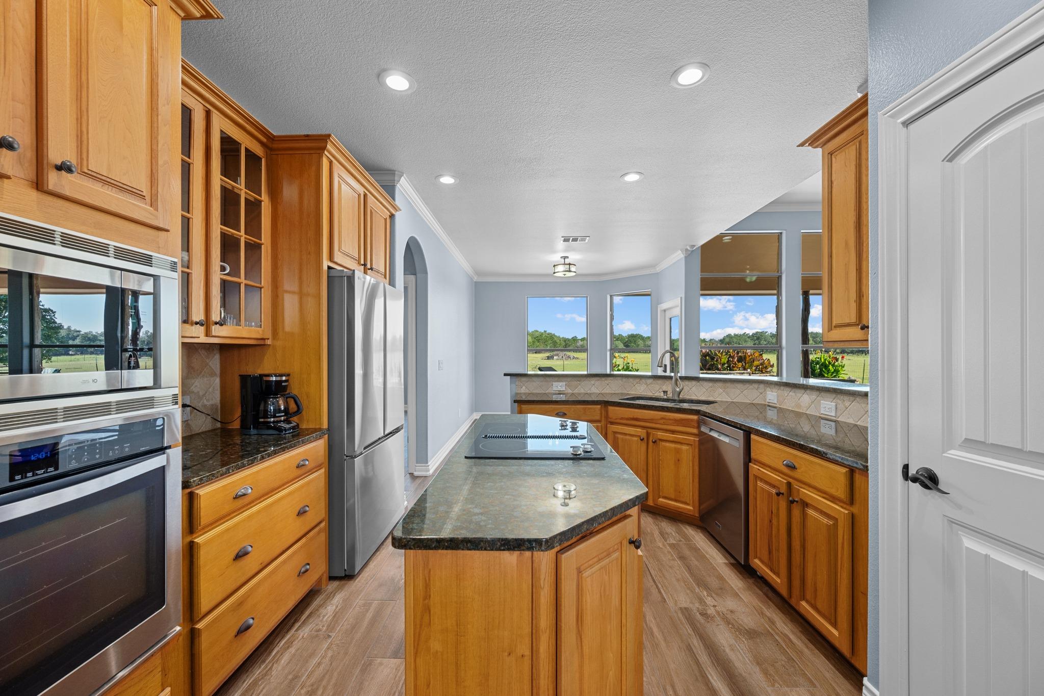 140 N Encino Xing, Liberty Hill, TX 78642