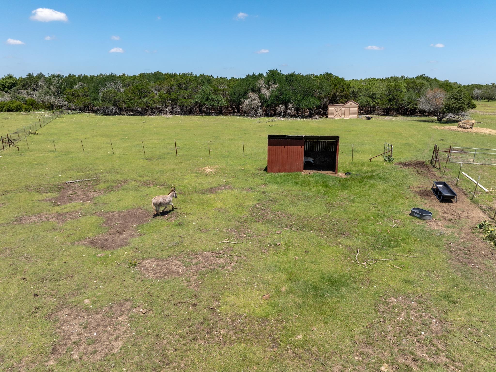 140 N Encino Xing, Liberty Hill, TX 78642