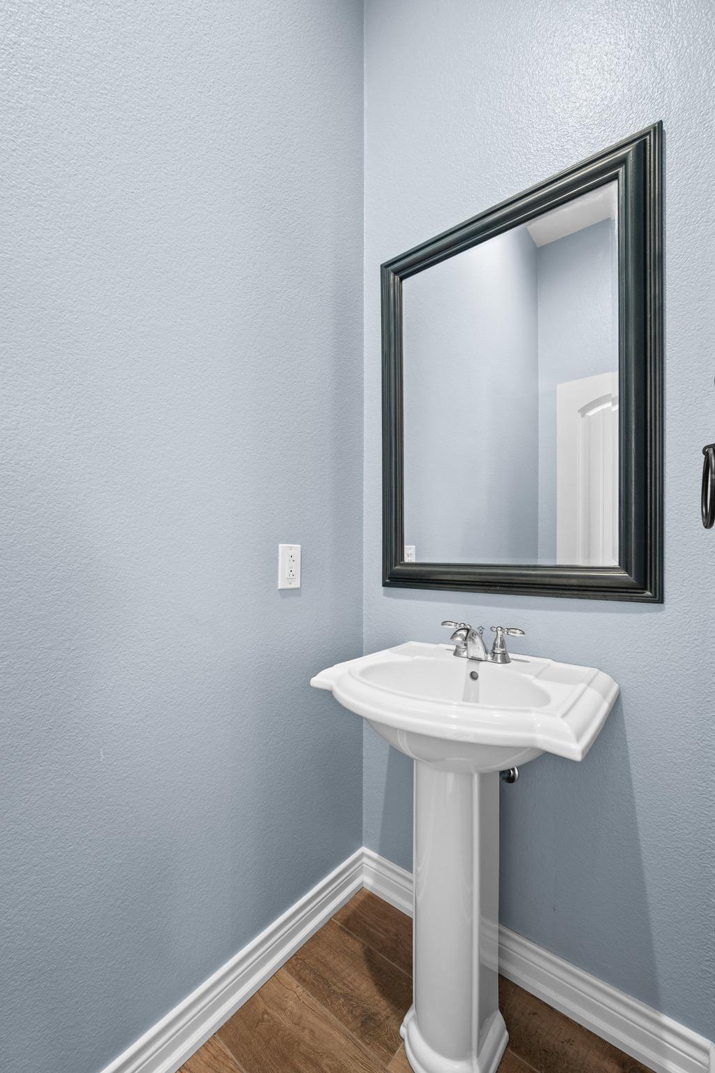 140 N Encino Xing, Liberty Hill, TX 78642